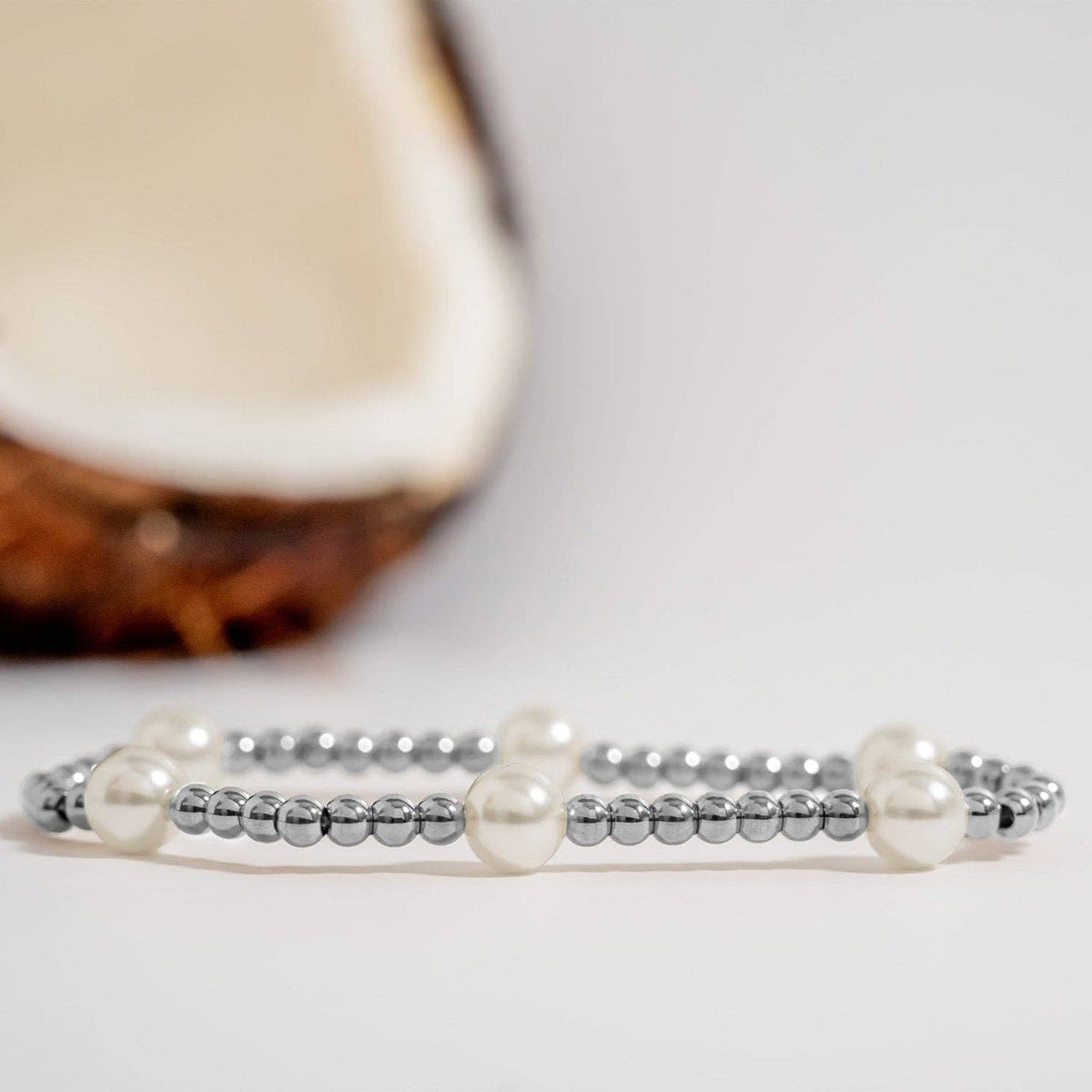 18K Gold PVD 8mm Kiska Glass Pearl Stretch Bracelet: Gold WJW