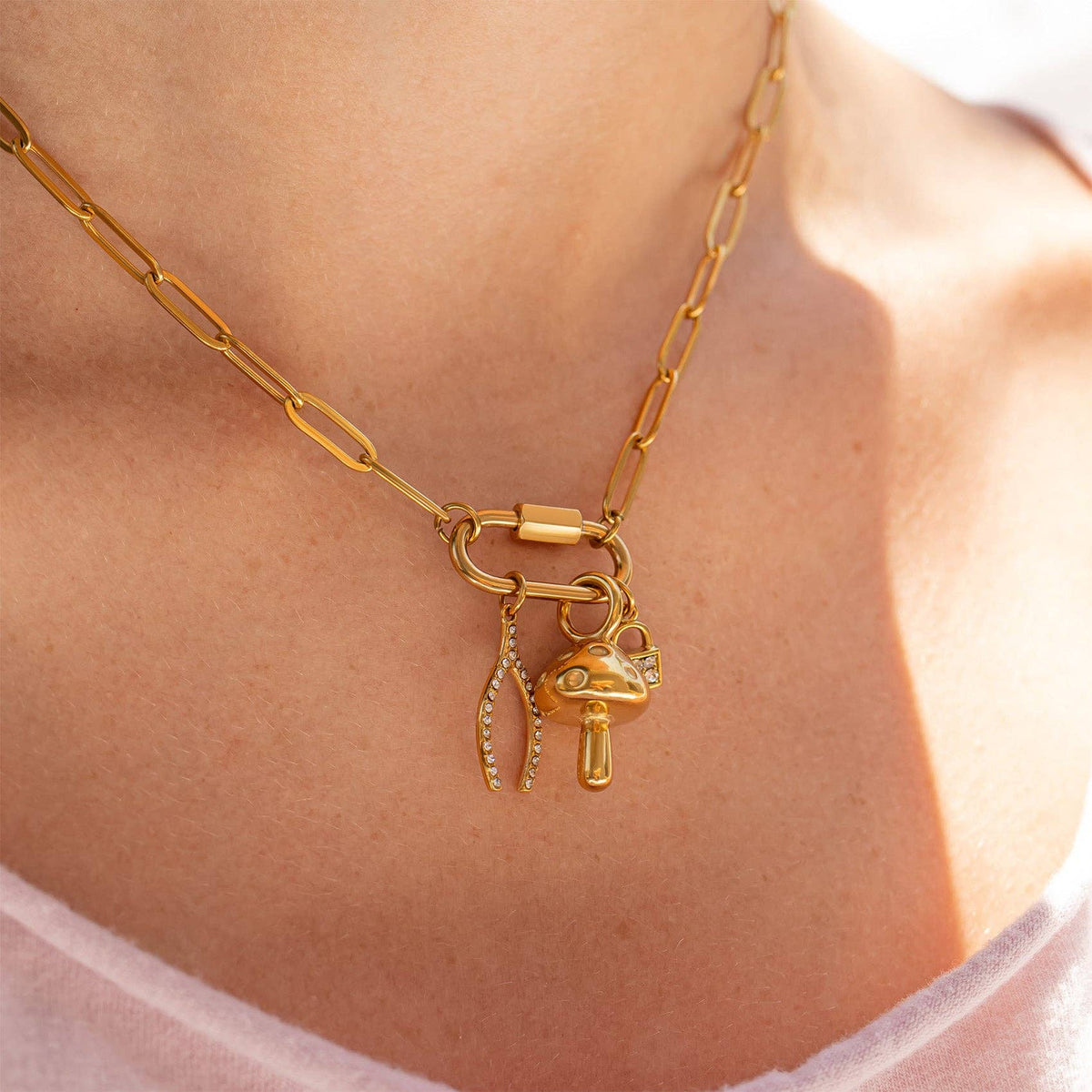 18K Gold PVD Paperclip Carabiner Necklace: Gold / 16+2" WJW