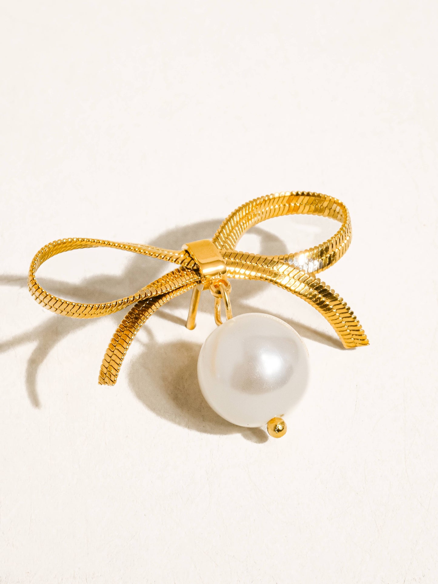 Alice 18K Gold Non-Tarnish Bow Dangle Pearl Earring: Yellow Gold