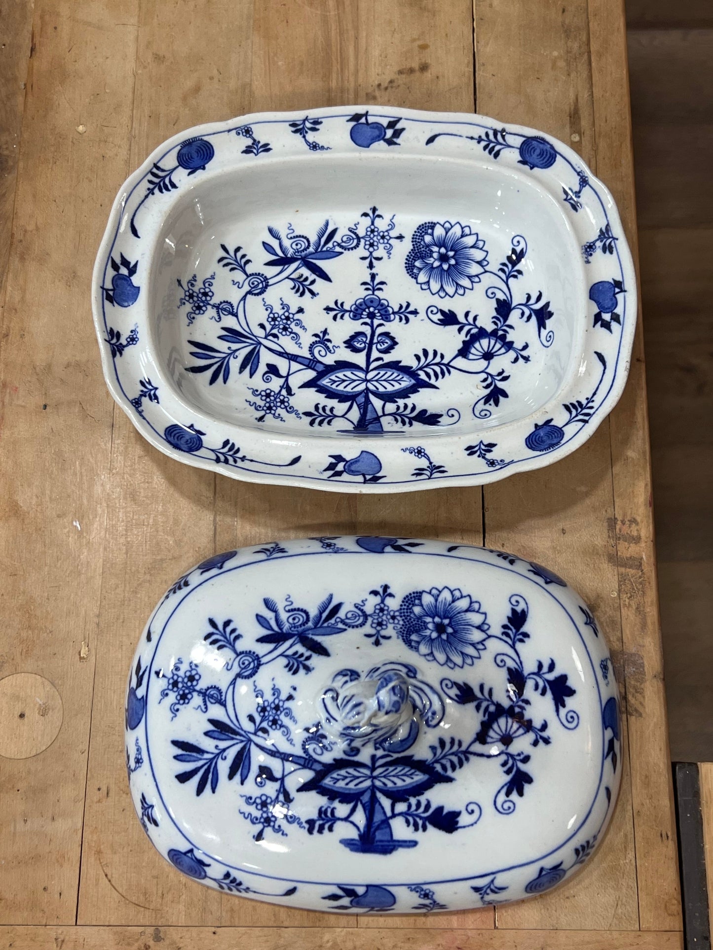 Antique Meissen Porcelain Blue Onion Covered Tureen Turkey Creek Auction