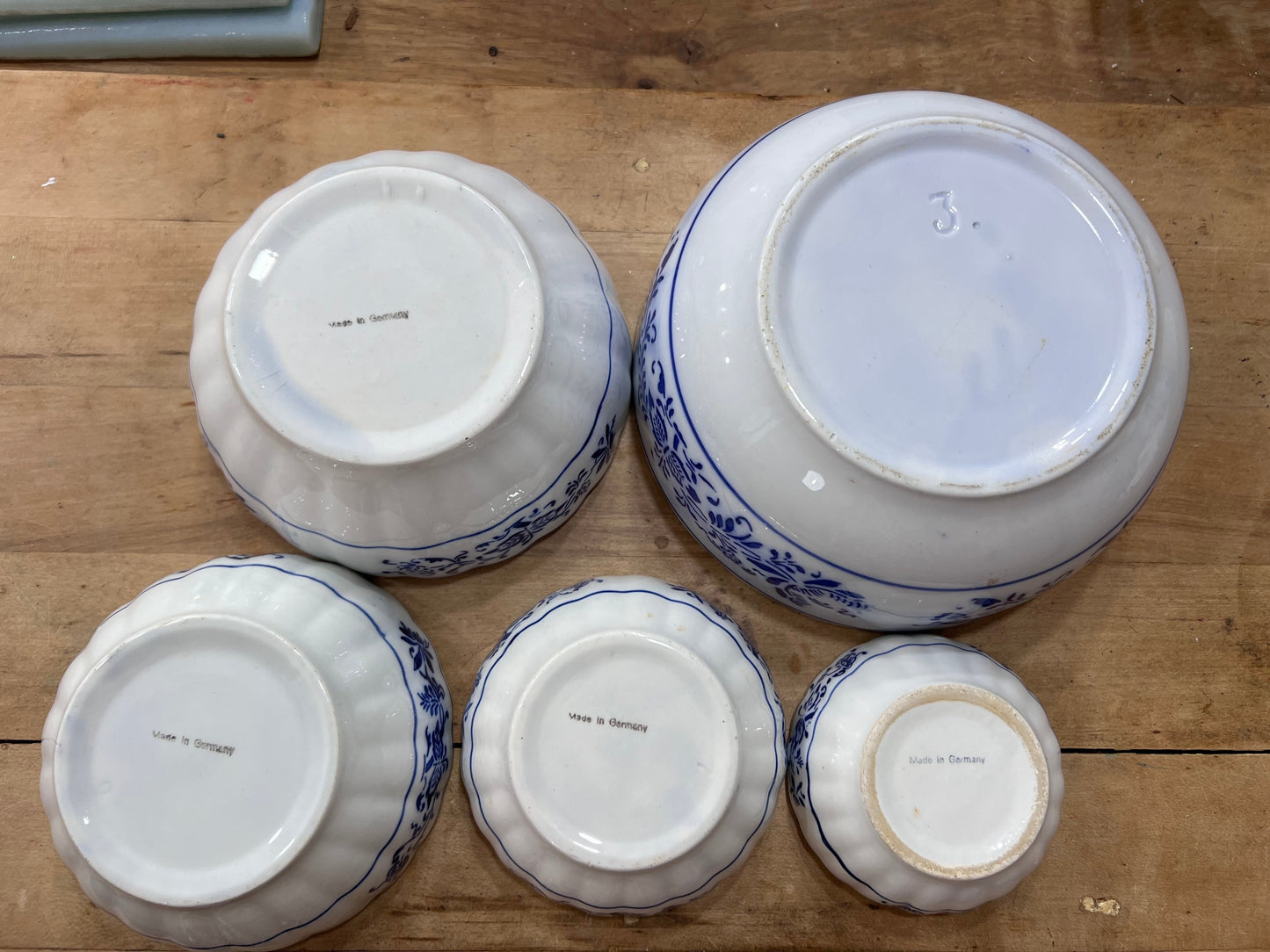 Set of Five Graduate Antique German Blue Onion Bowls Turkey Creek Auction