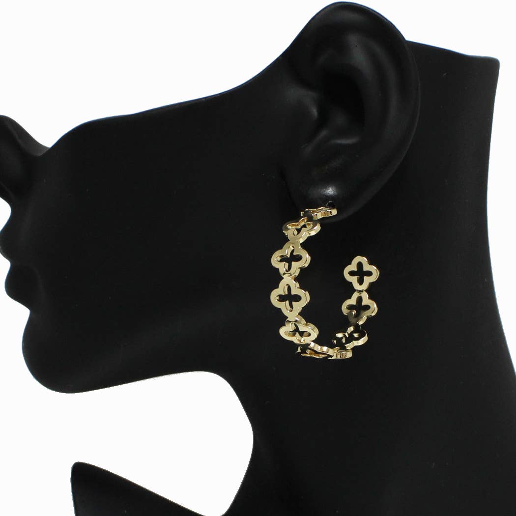Clover Cutout Hoop Earring: MAT SILVER / ONE SIZE