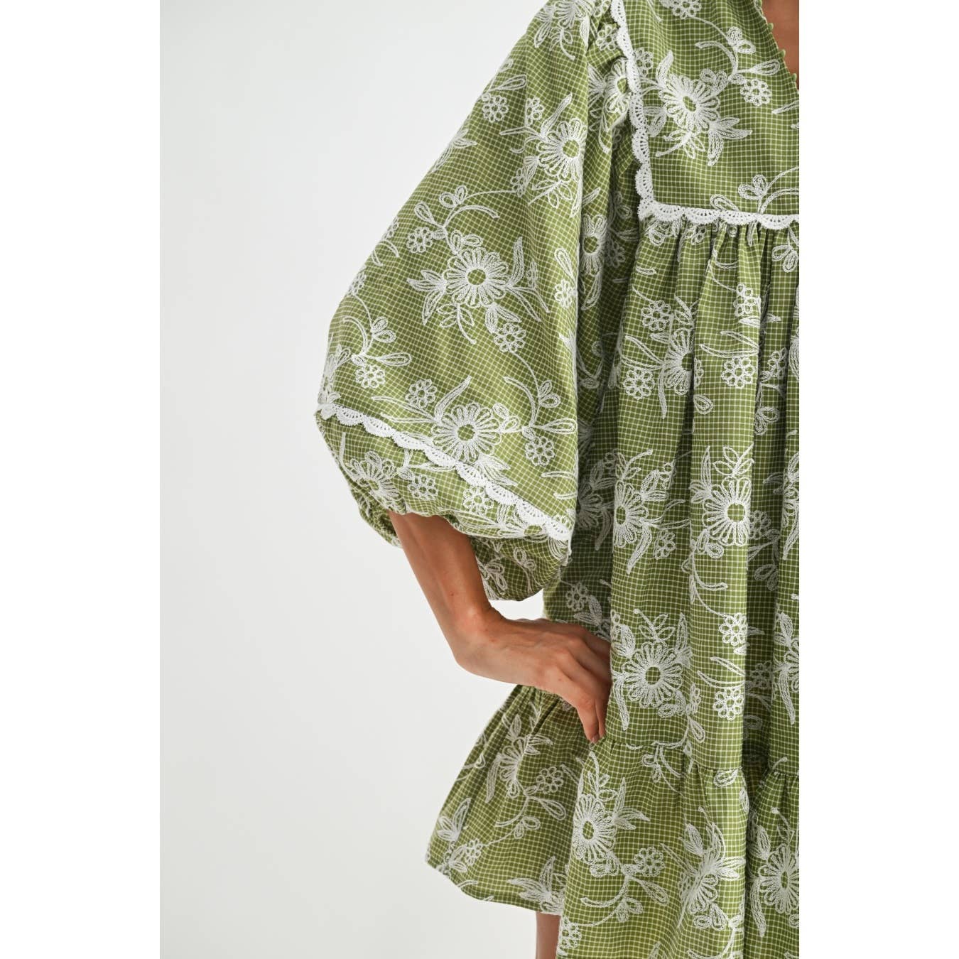 Embroidered Dress with Balloon Sleeves: Green