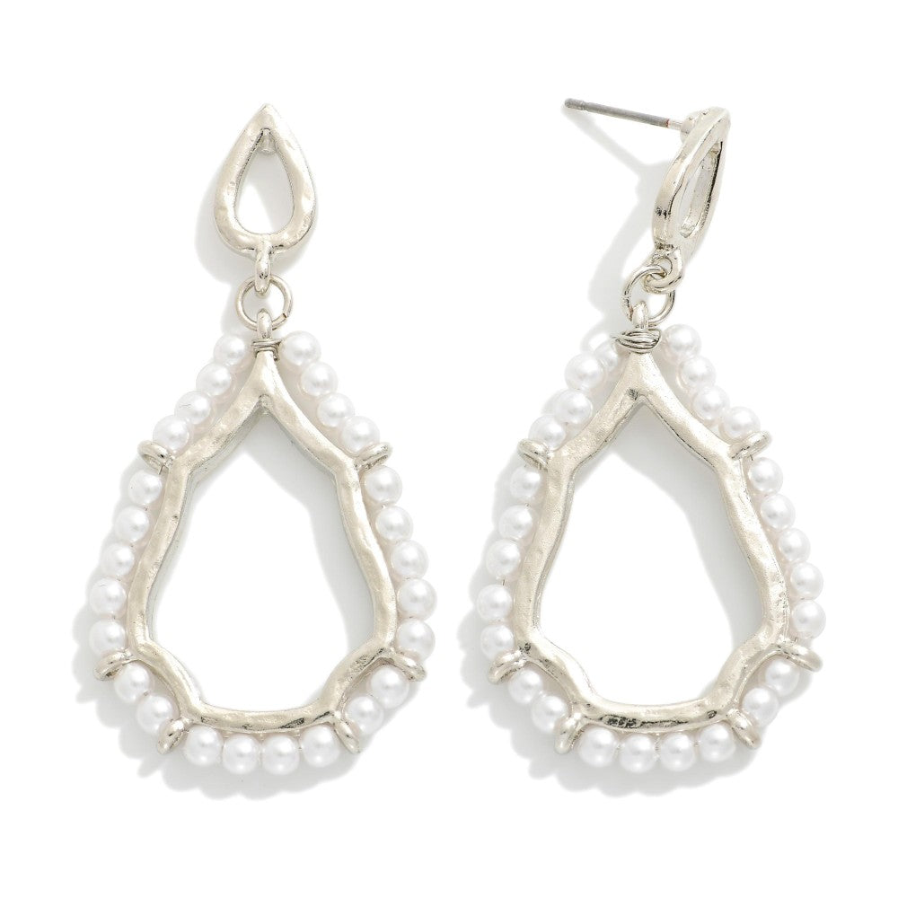 Linked Hammered Metal Tear Drop Earrings Featuring Pearl Details Silver