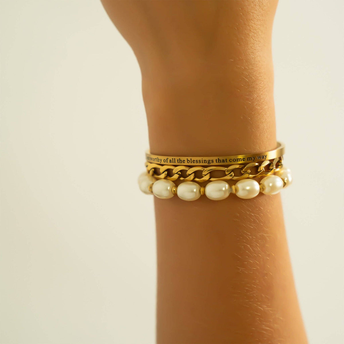 18K Gold PVD Worthy of Blessings Engraved Bangle Bracelet: Gold WJW