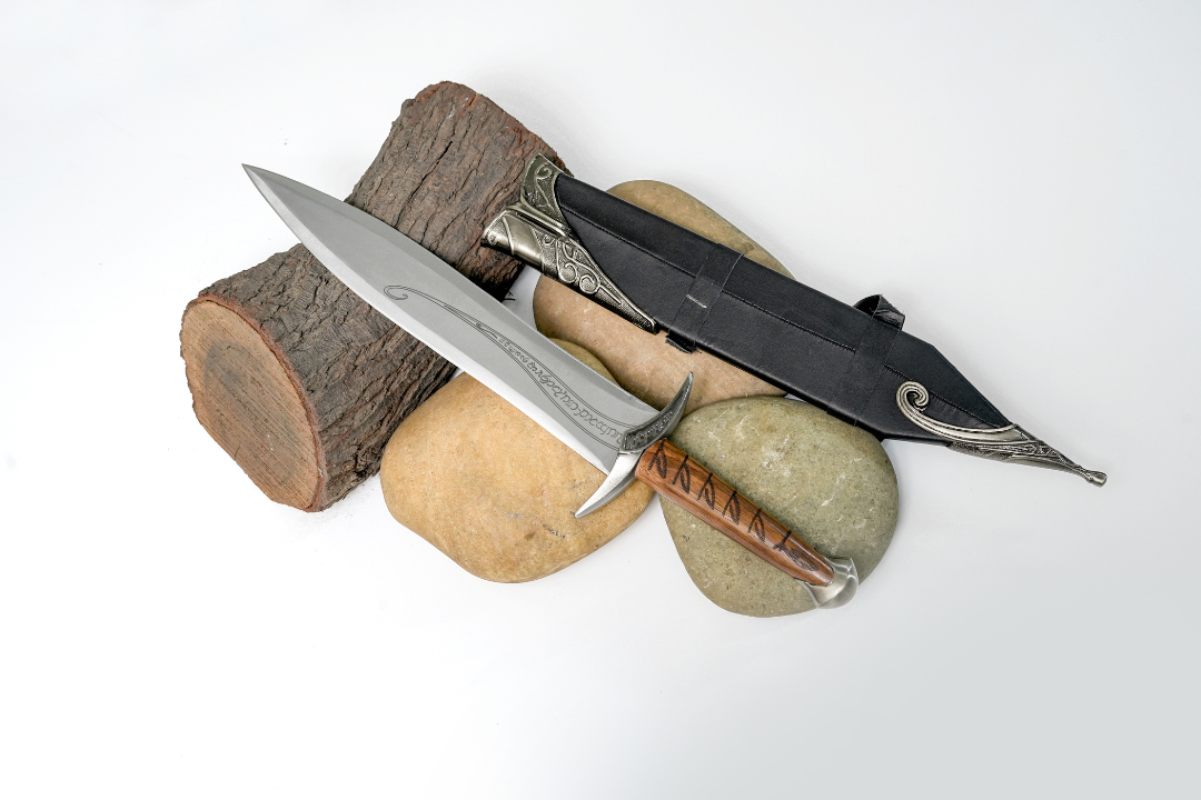 Hand-Forged "The Sting" - Elven Short with Etched Blade & Or