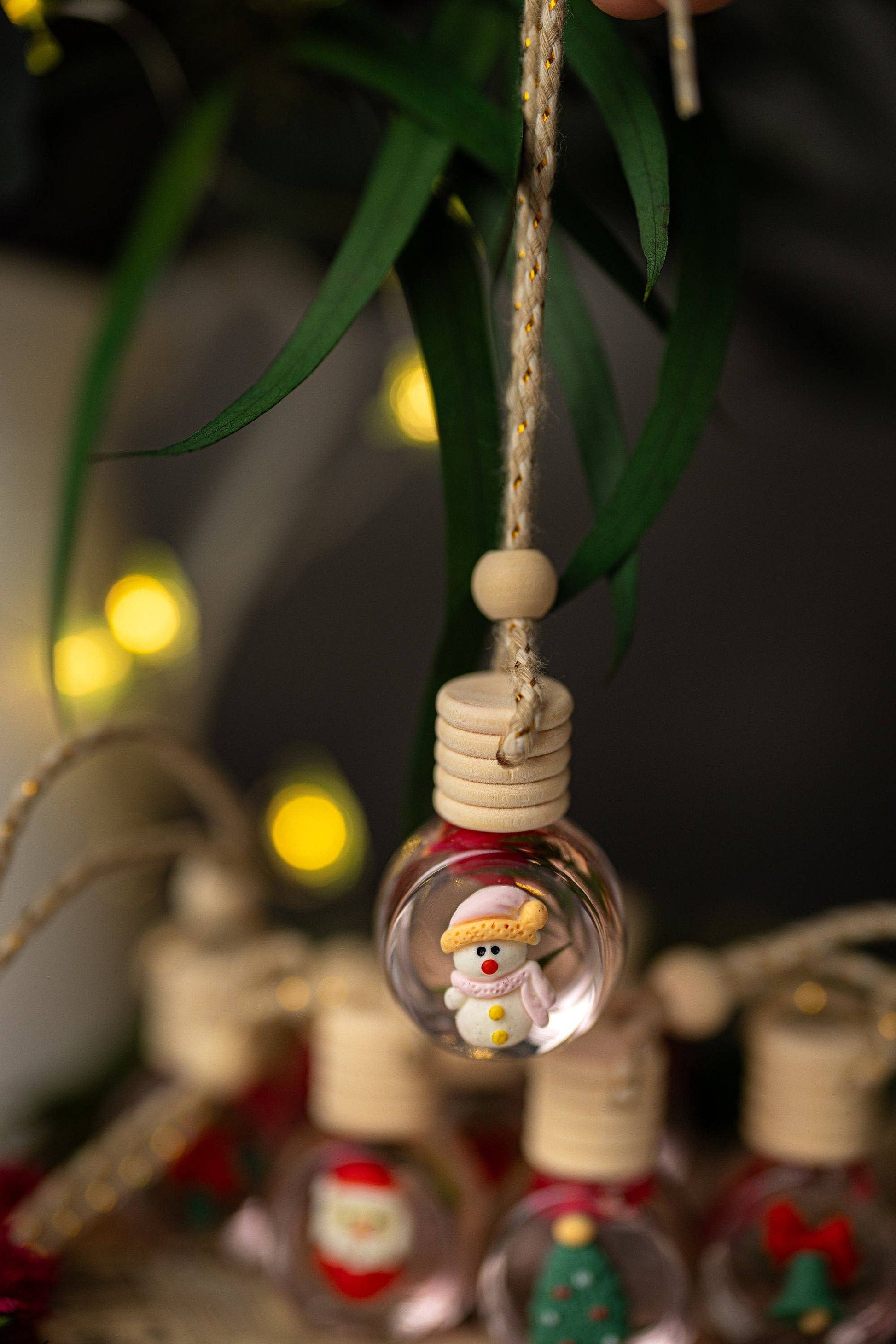 Beautiful Christmas Car Diffuser/Cure Air Freshener/Christmas Scents and more/ Car accessories for women /Luxury: Christmas Present / Mistletoe