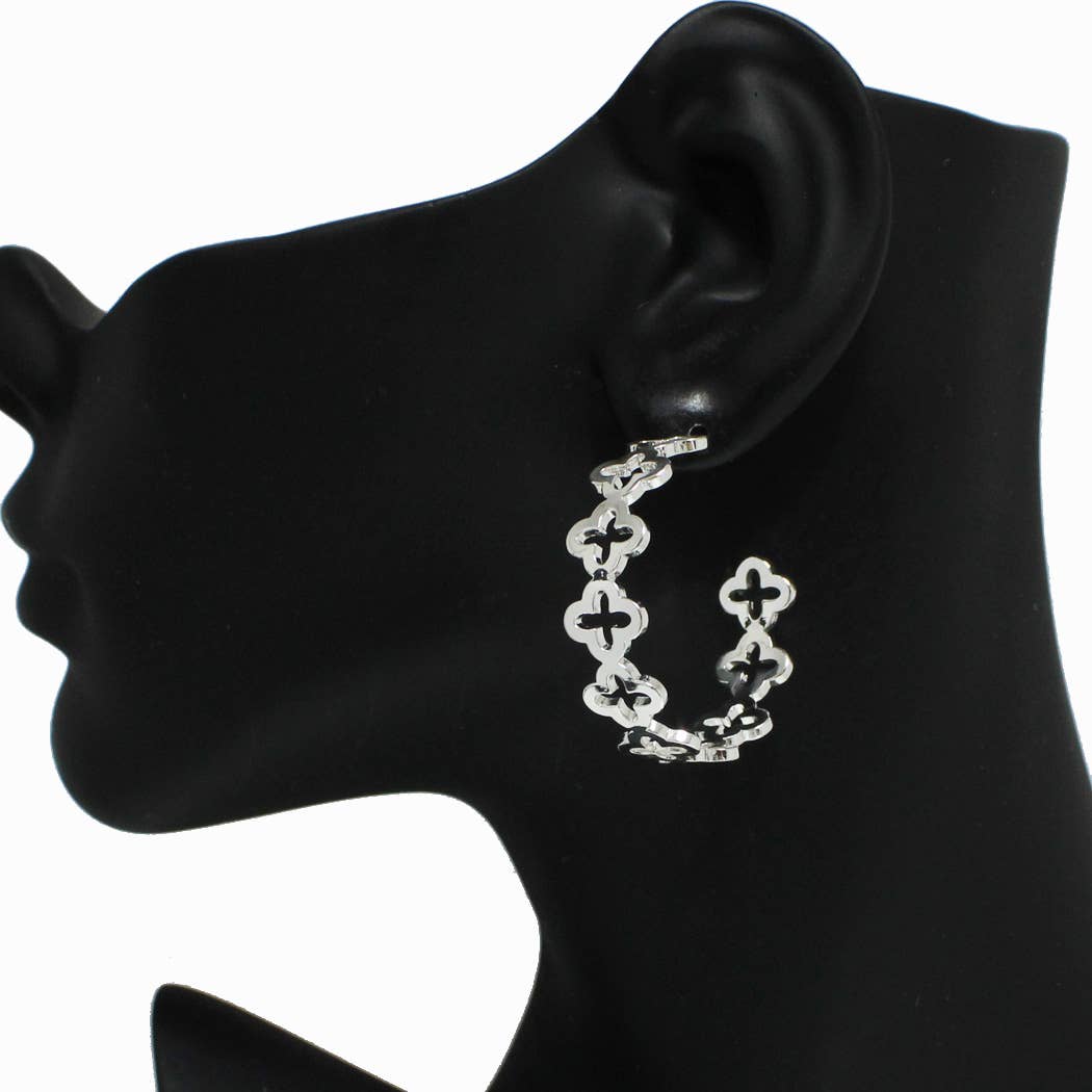 Clover Cutout Hoop Earring: MAT SILVER / ONE SIZE