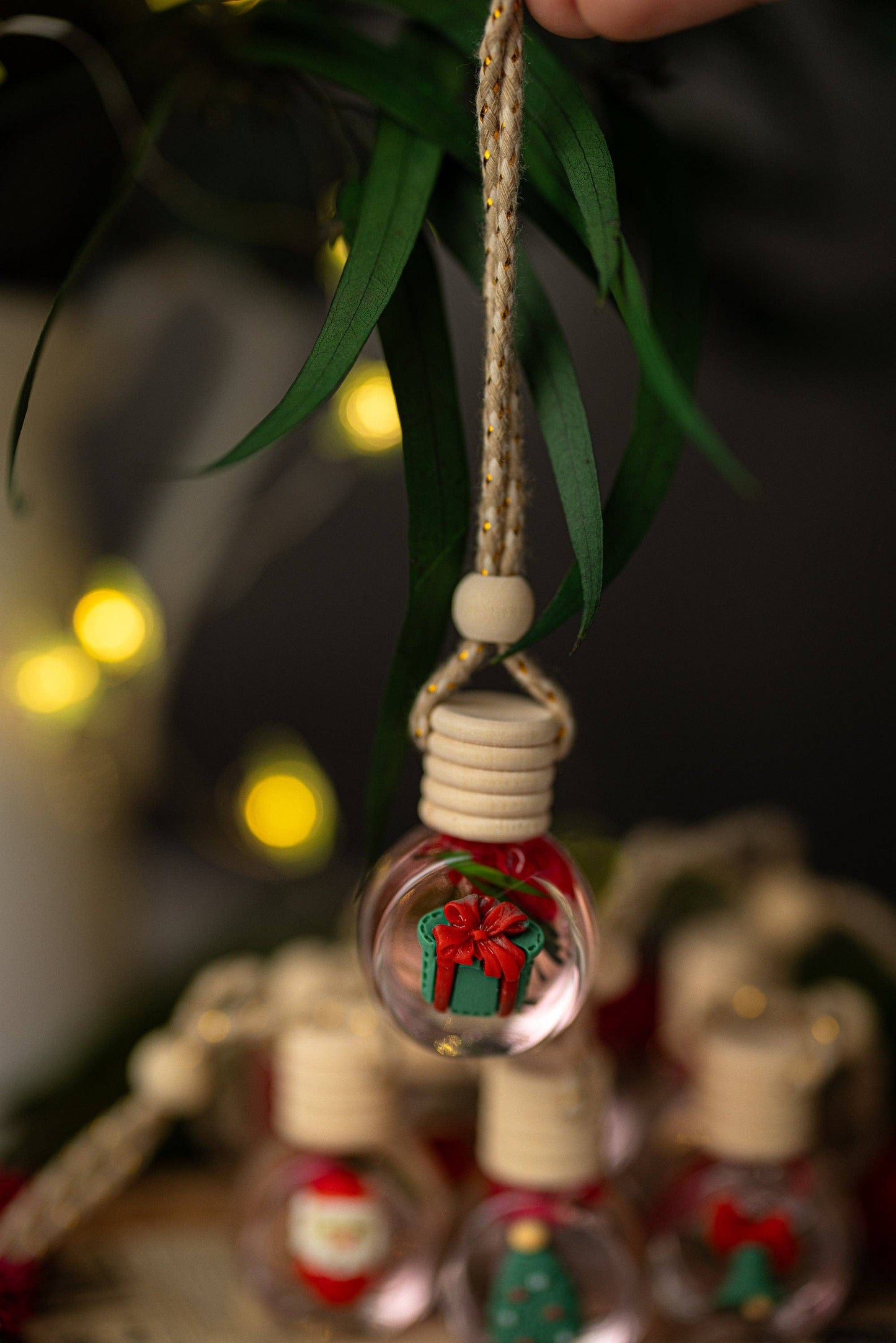 Beautiful Christmas Car Diffuser/Cure Air Freshener/Christmas Scents and more/ Car accessories for women /Luxury: Christmas Present / Mistletoe