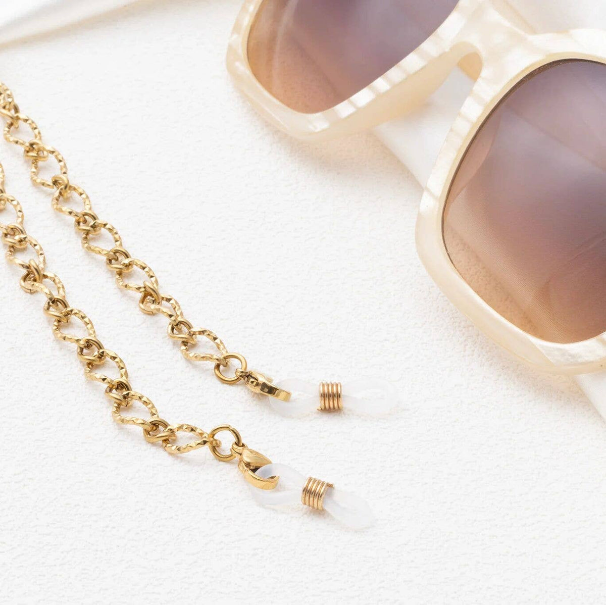 18K Gold PVD Stainless Steel Hammered Oval Sunglass Chain: Gold WJW
