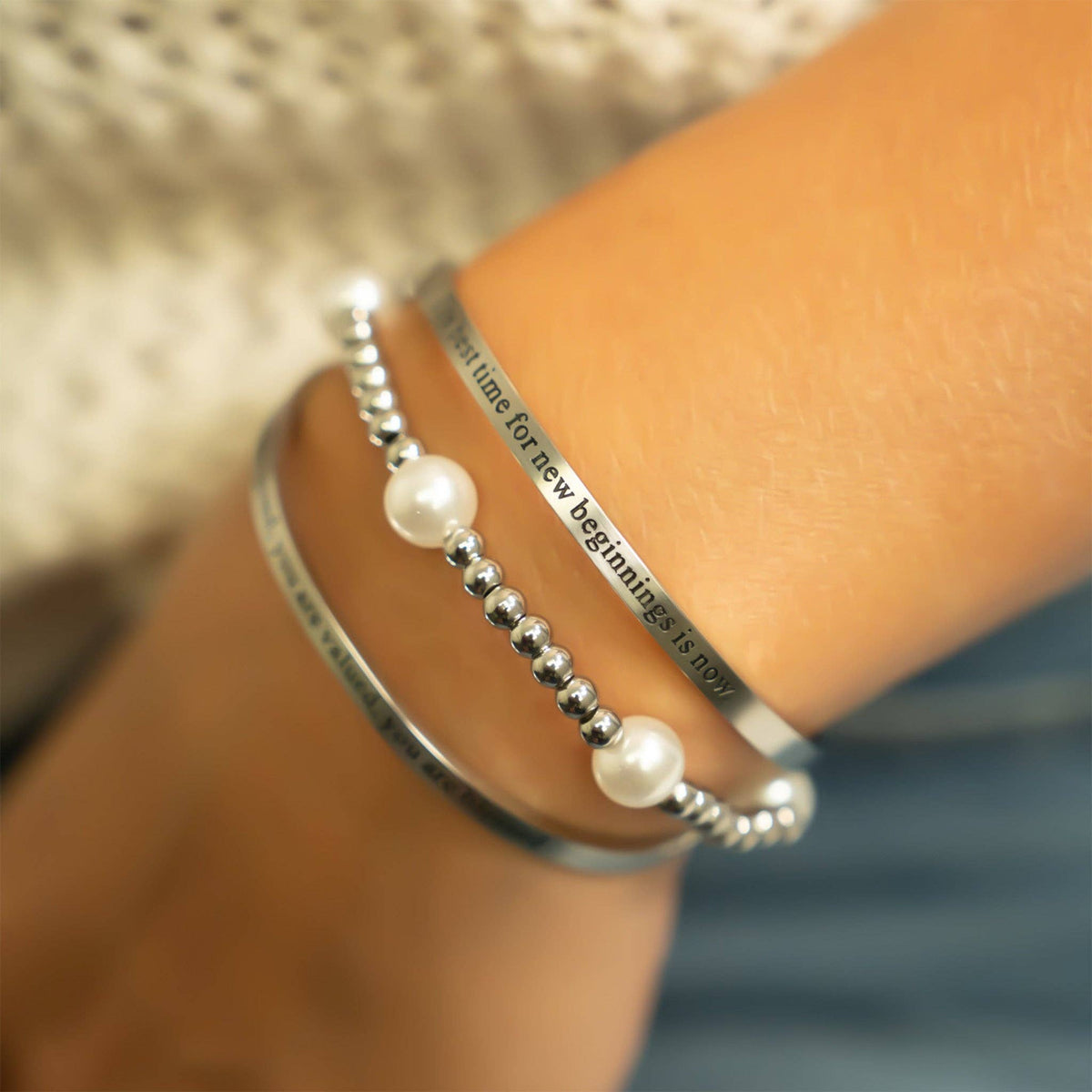 18K Gold PVD 8mm Kiska Glass Pearl Stretch Bracelet: Gold WJW