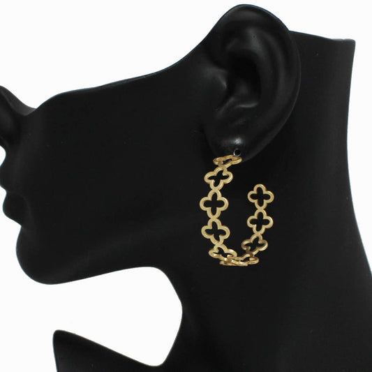 Thin Clover Cutout Hoop Earring: MAT GOLD / ONE SIZE