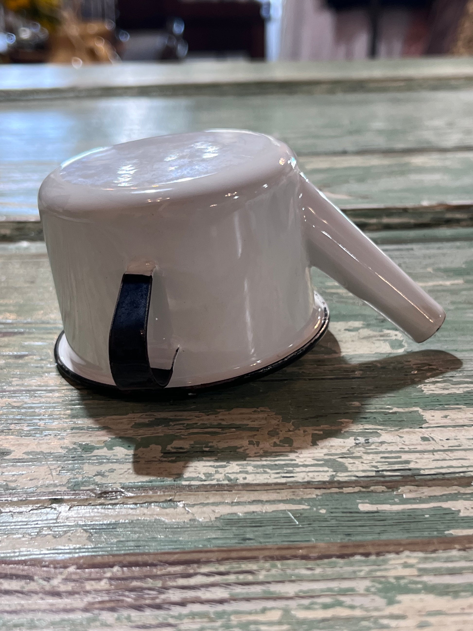 Enamel Antique Baby Invalid Feeder Cup round pot bottom