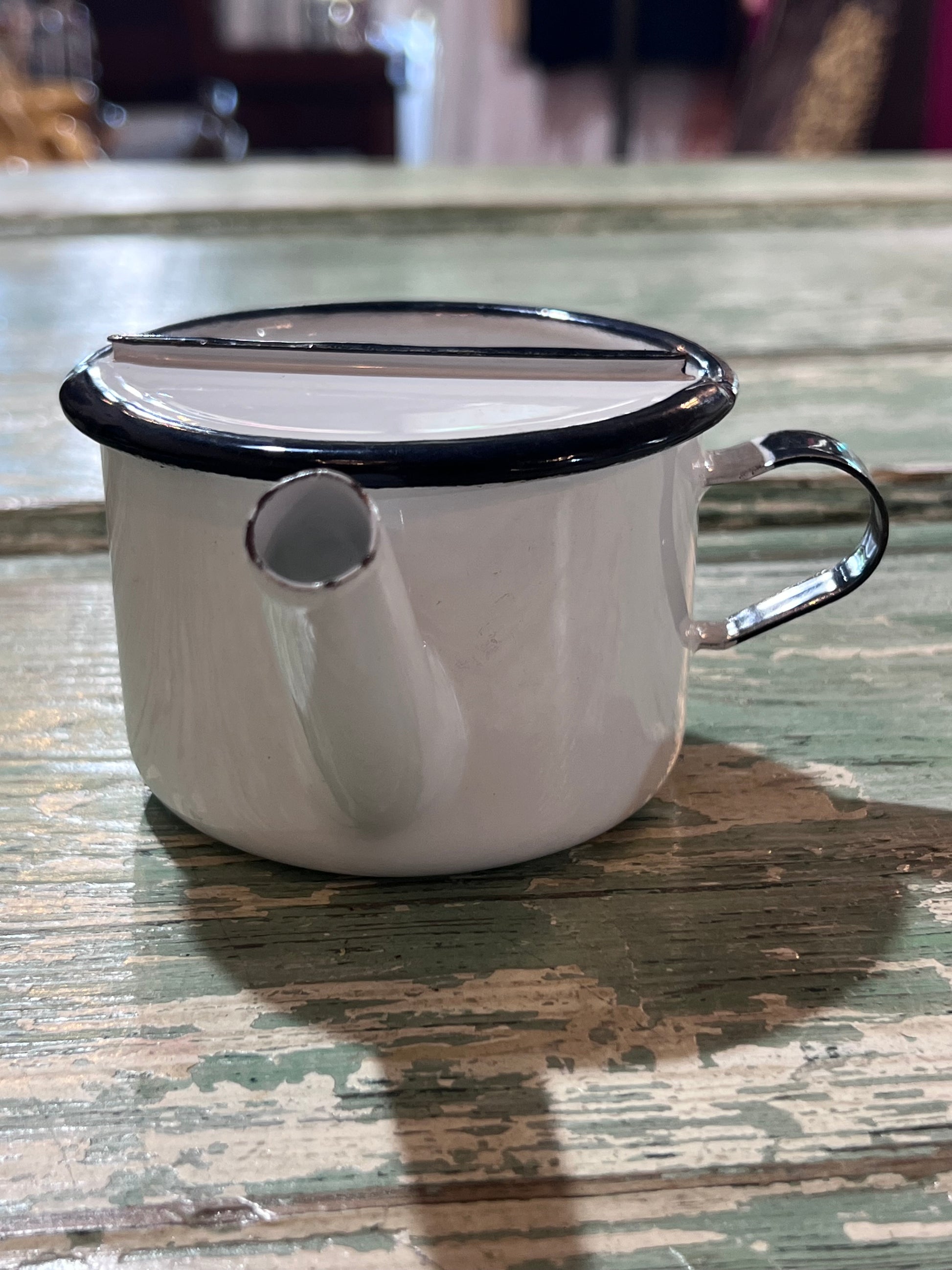 Enamel Antique Baby Invalid Feeder Cup round pot bottom