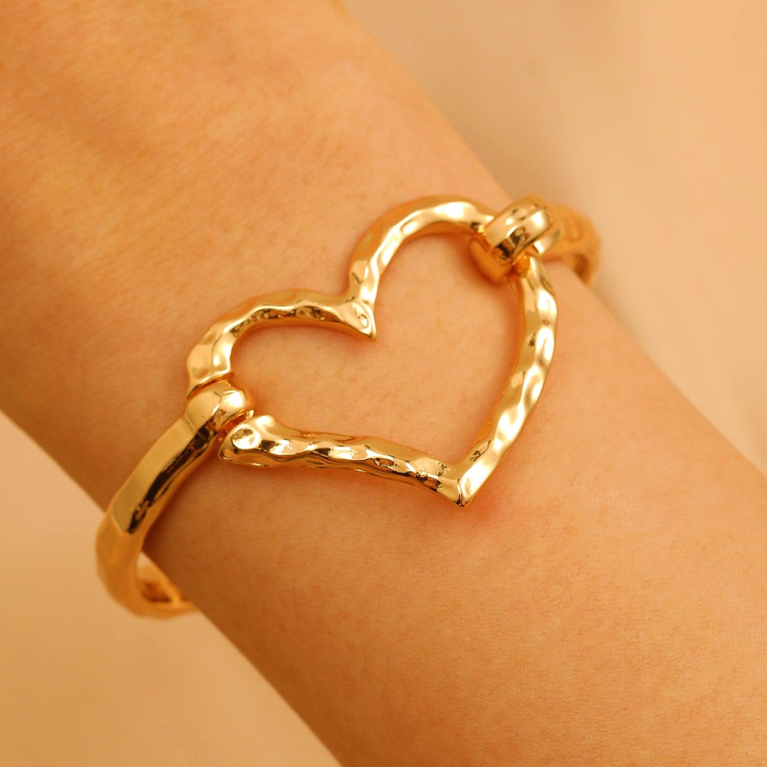 Metal Tone Structured Heart Bracelet Gold