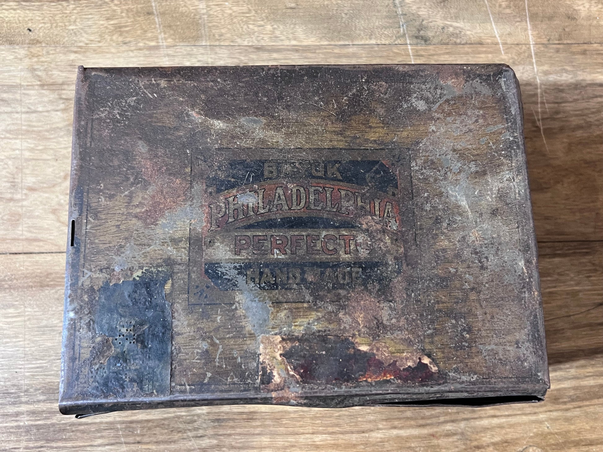 Bayuk Philadelphia Hand Made Perfecto Cigar Tin