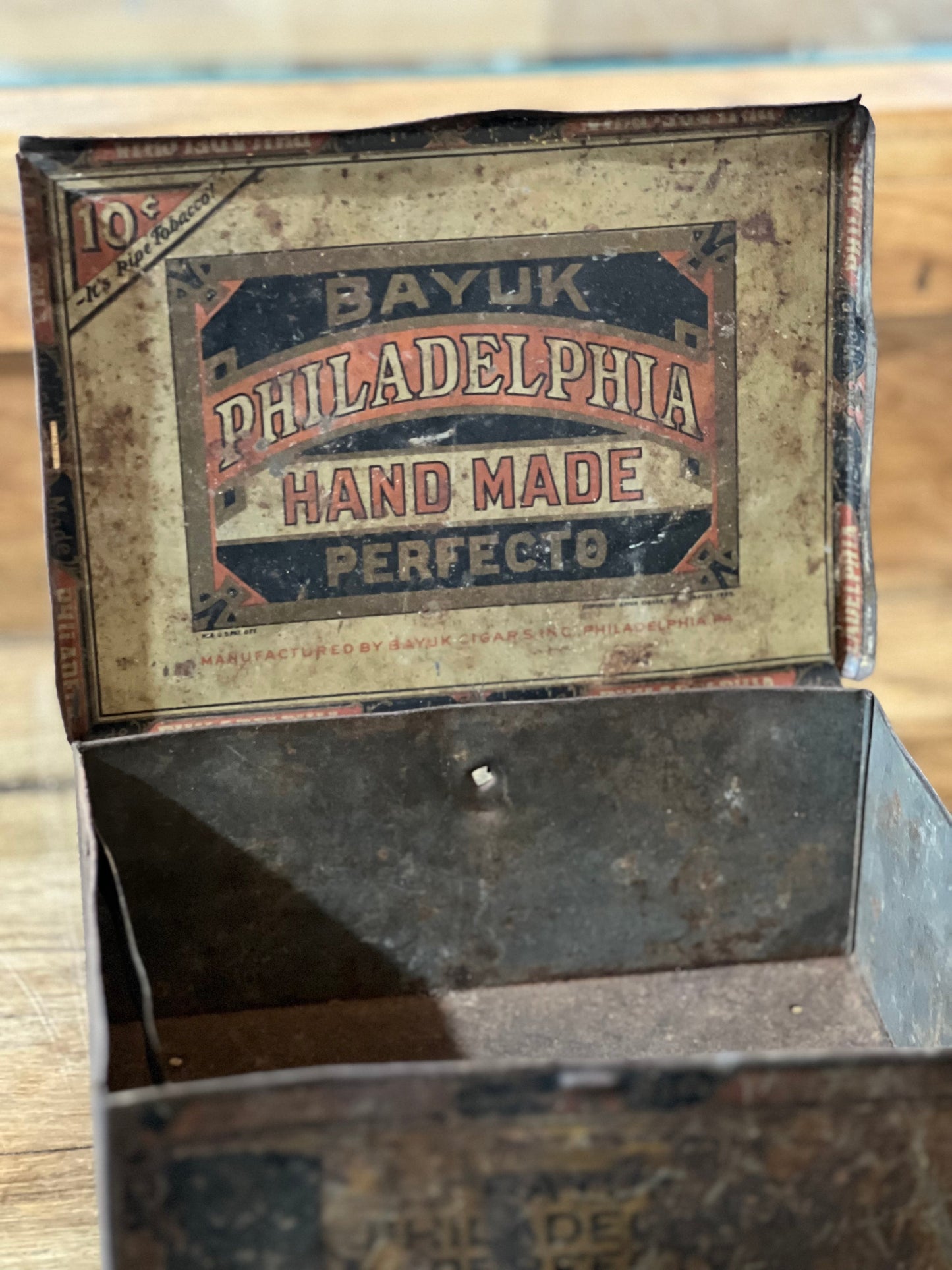 Bayuk Philadelphia Hand Made Perfecto Cigar Tin