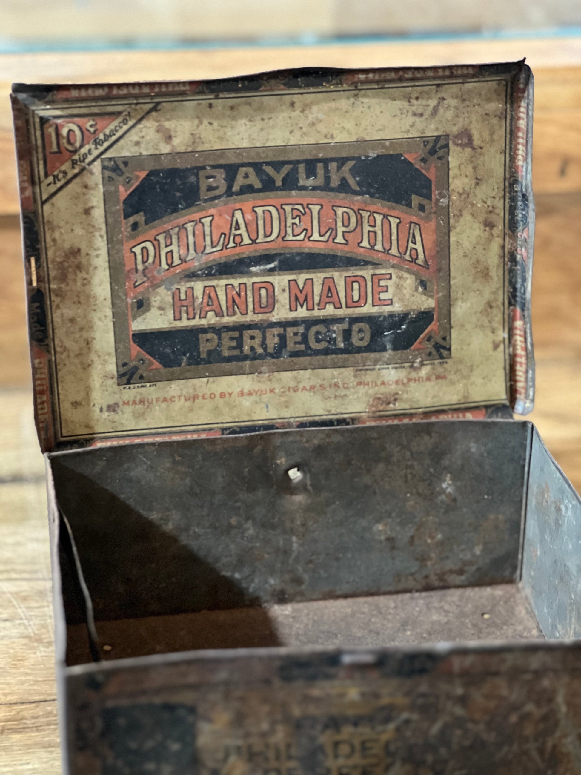 Bayuk Philadelphia Hand Made Perfecto Cigar Tin