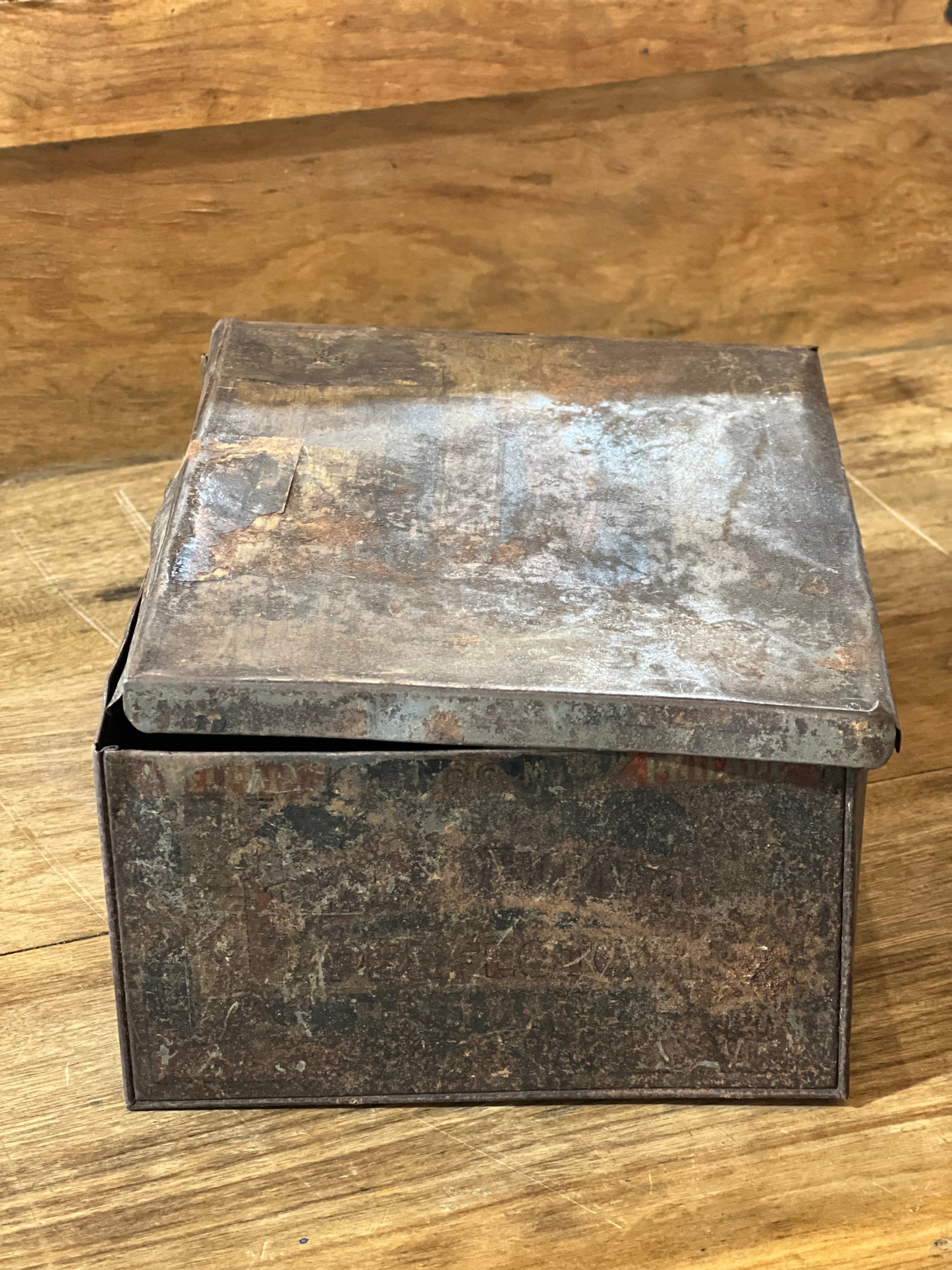 Bayuk Philadelphia Hand Made Perfecto Cigar Tin