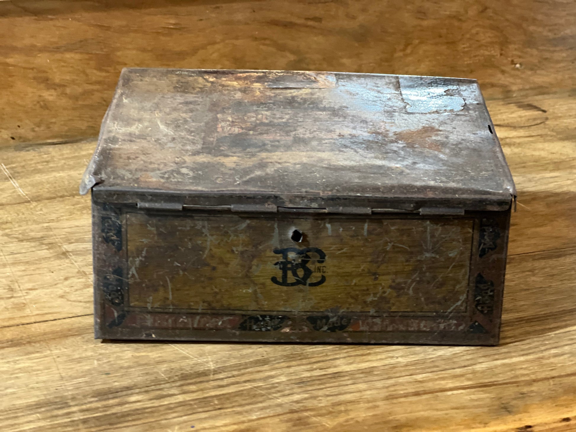 Bayuk Philadelphia Hand Made Perfecto Cigar Tin