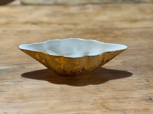 Weeping Bright Gold Leaf-Shaped Dish