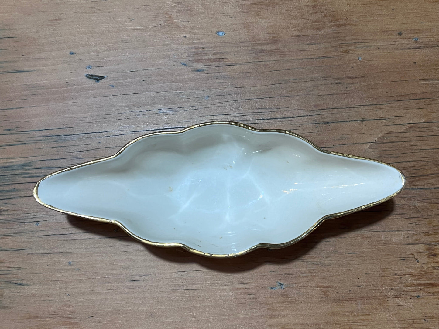 Weeping Bright Gold Leaf-Shaped Dish