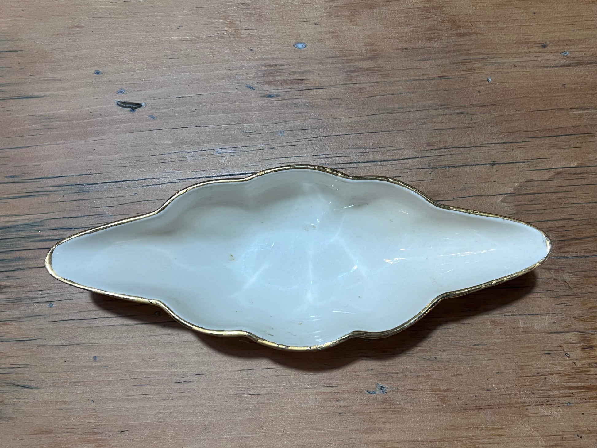 Weeping Bright Gold Leaf-Shaped Dish