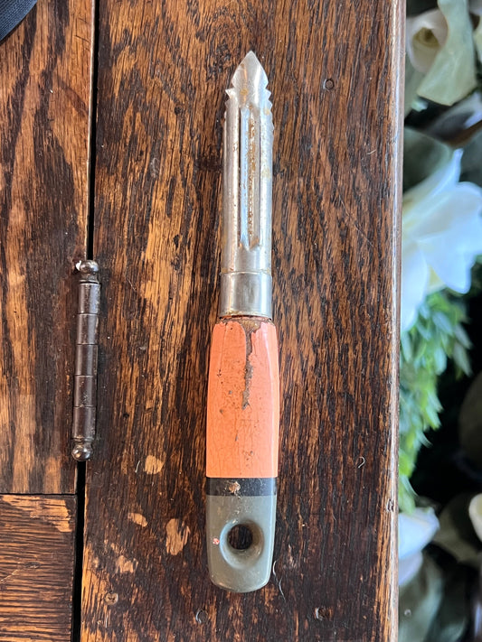 Vintage Peach Wooden Handle Serrated Fruit or Vegetable Peeler