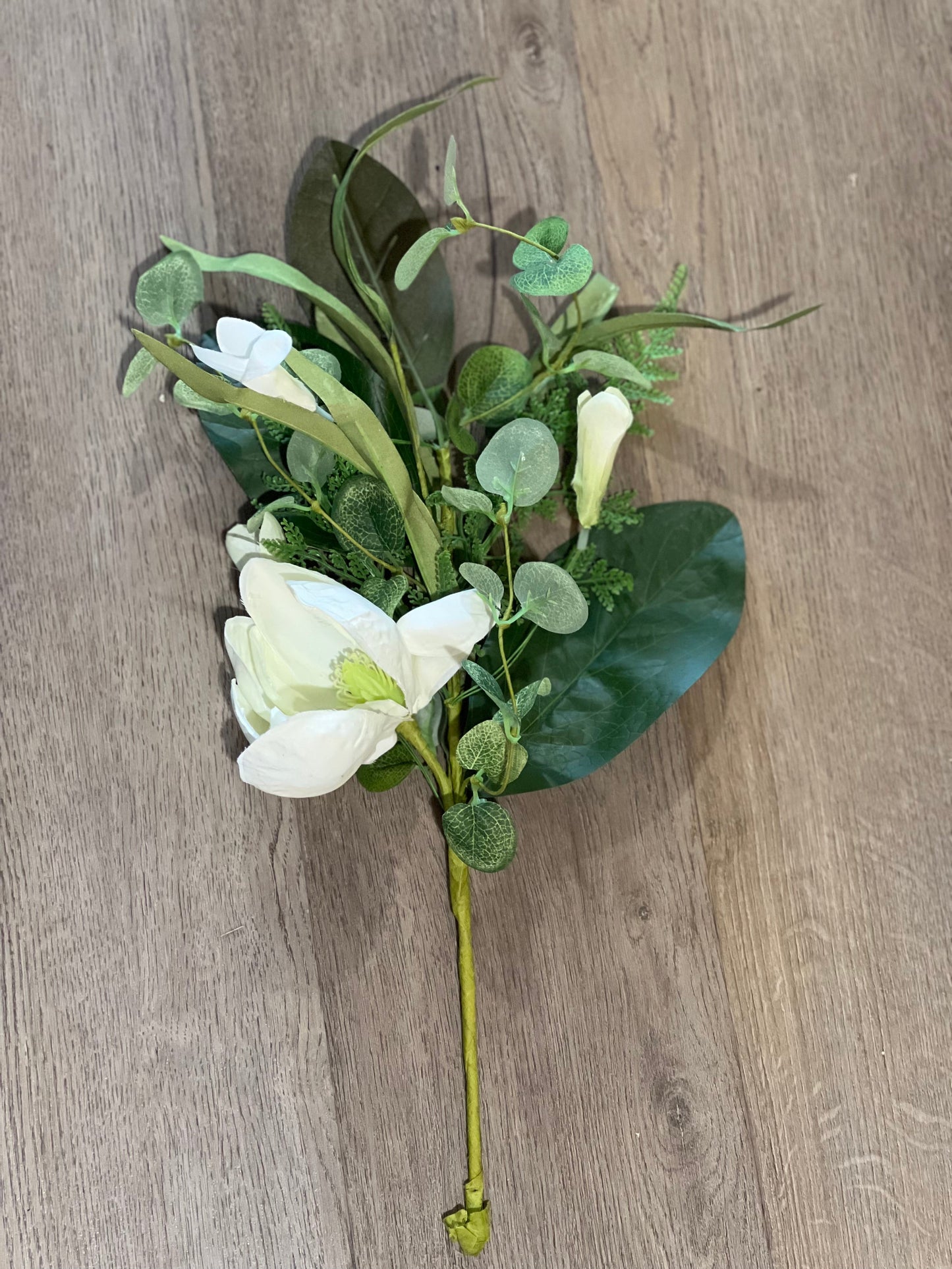 18" Green & White Floral Spray