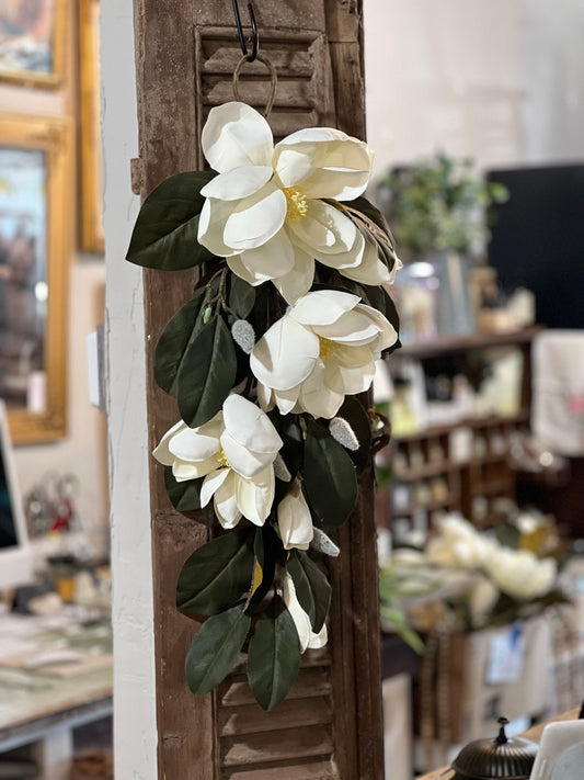 Welcoming 24" Magnolia