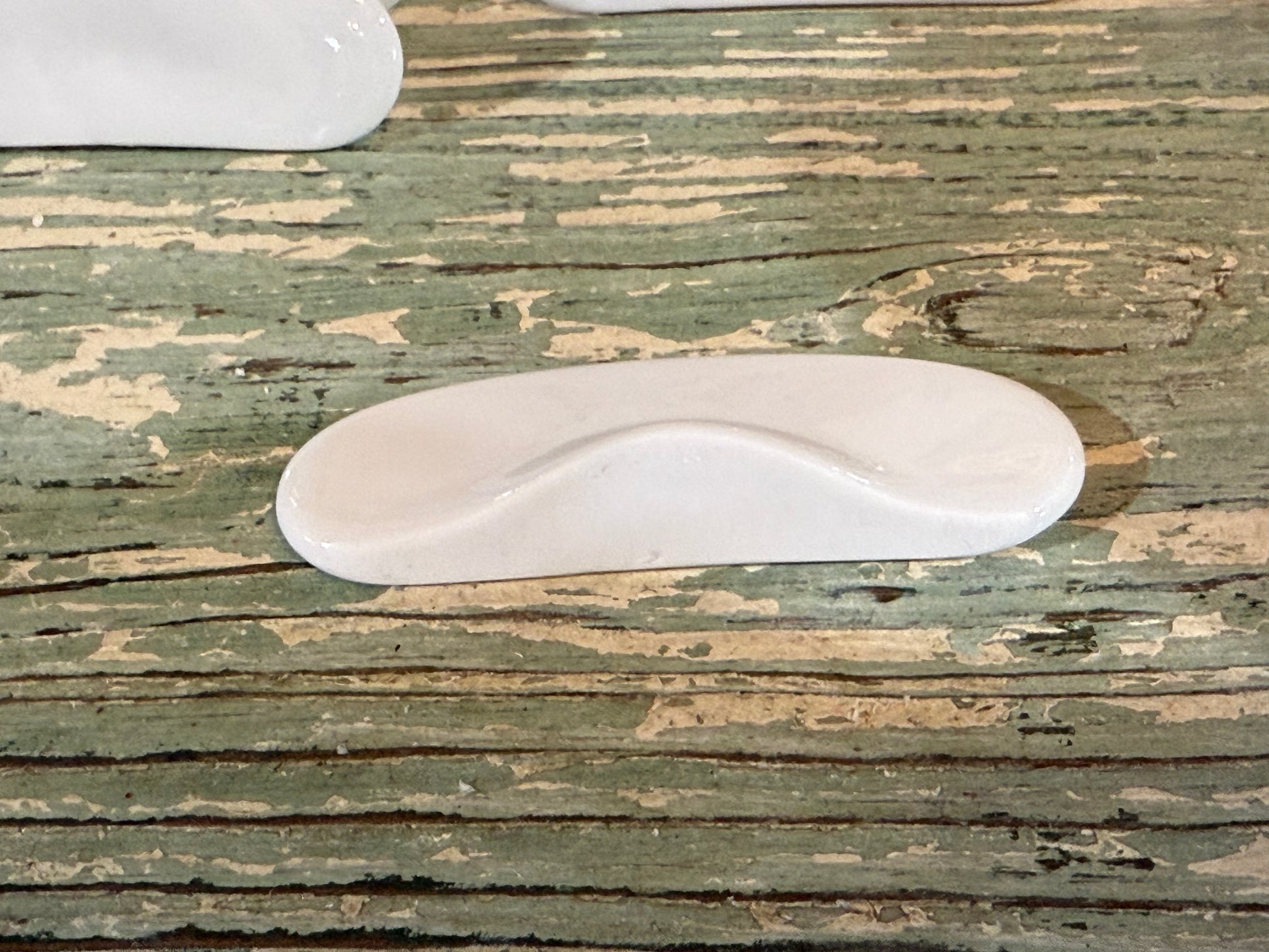 Vintage White Porcelain Knife Rests – Set of 6 + Bonus Place Card Holder