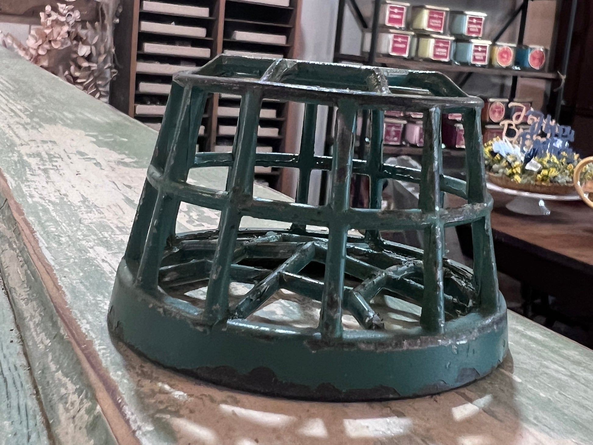 Dazey Mfg Co NY No. 23 Metal Flower Frog