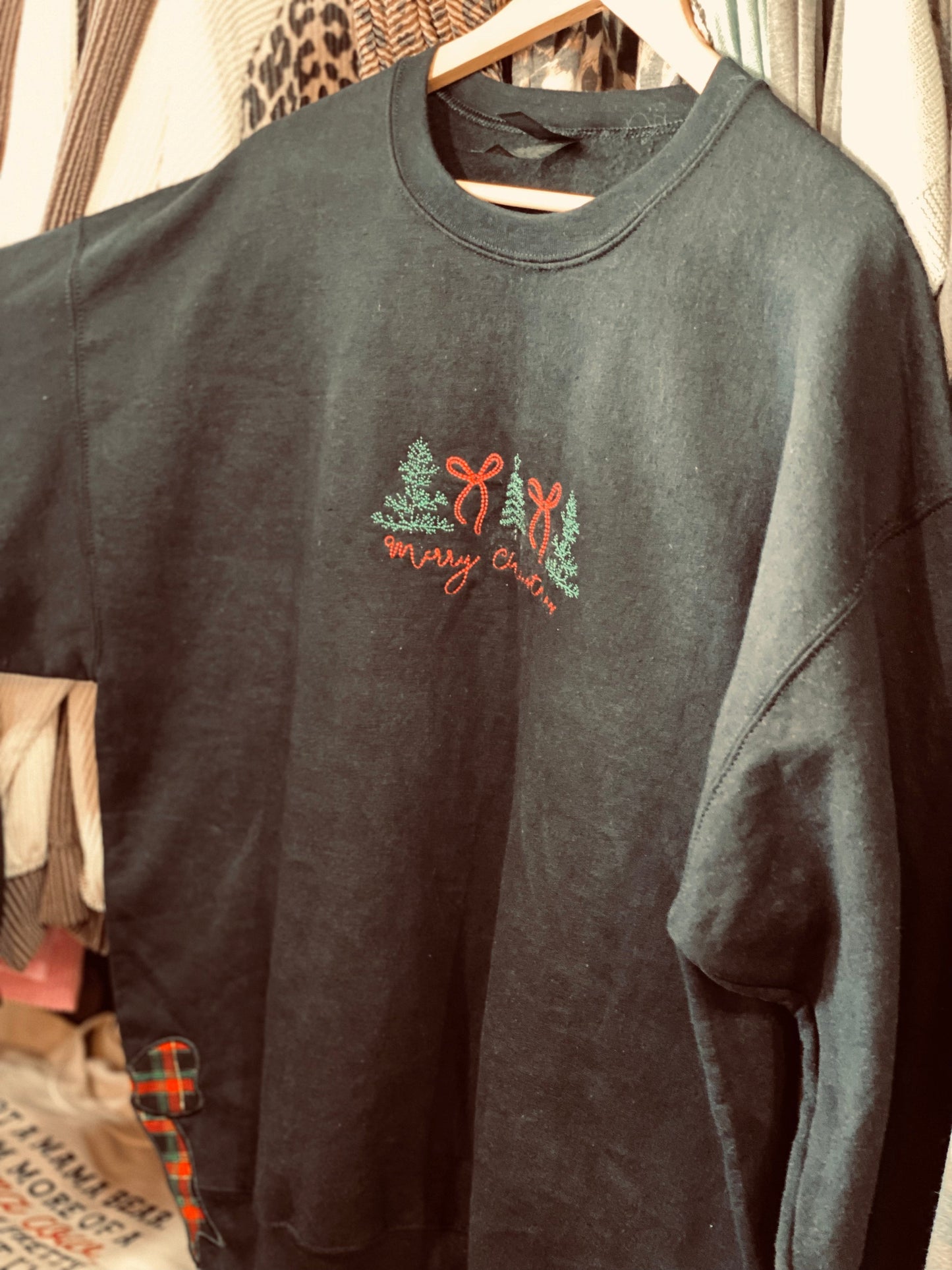 XL "Merry Christmas" Sweatshirt with Bow Sides