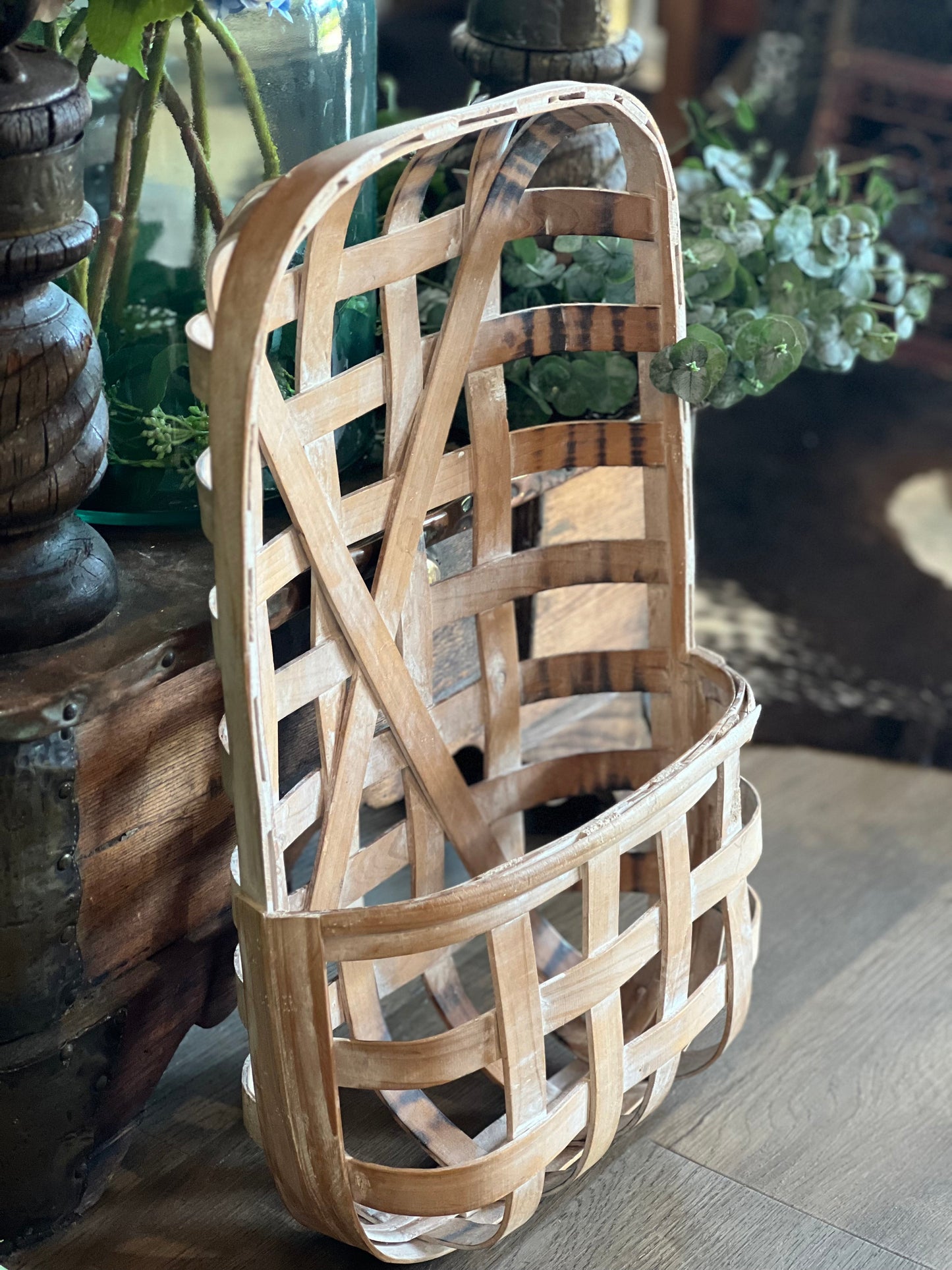 Wall-Hanging Tobacco Basket