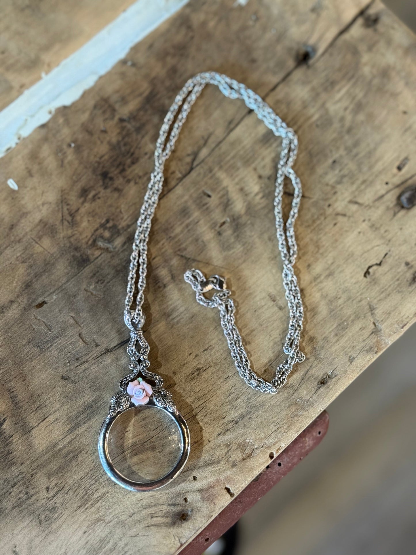 Avon Magnifying Glass Pendant Necklace