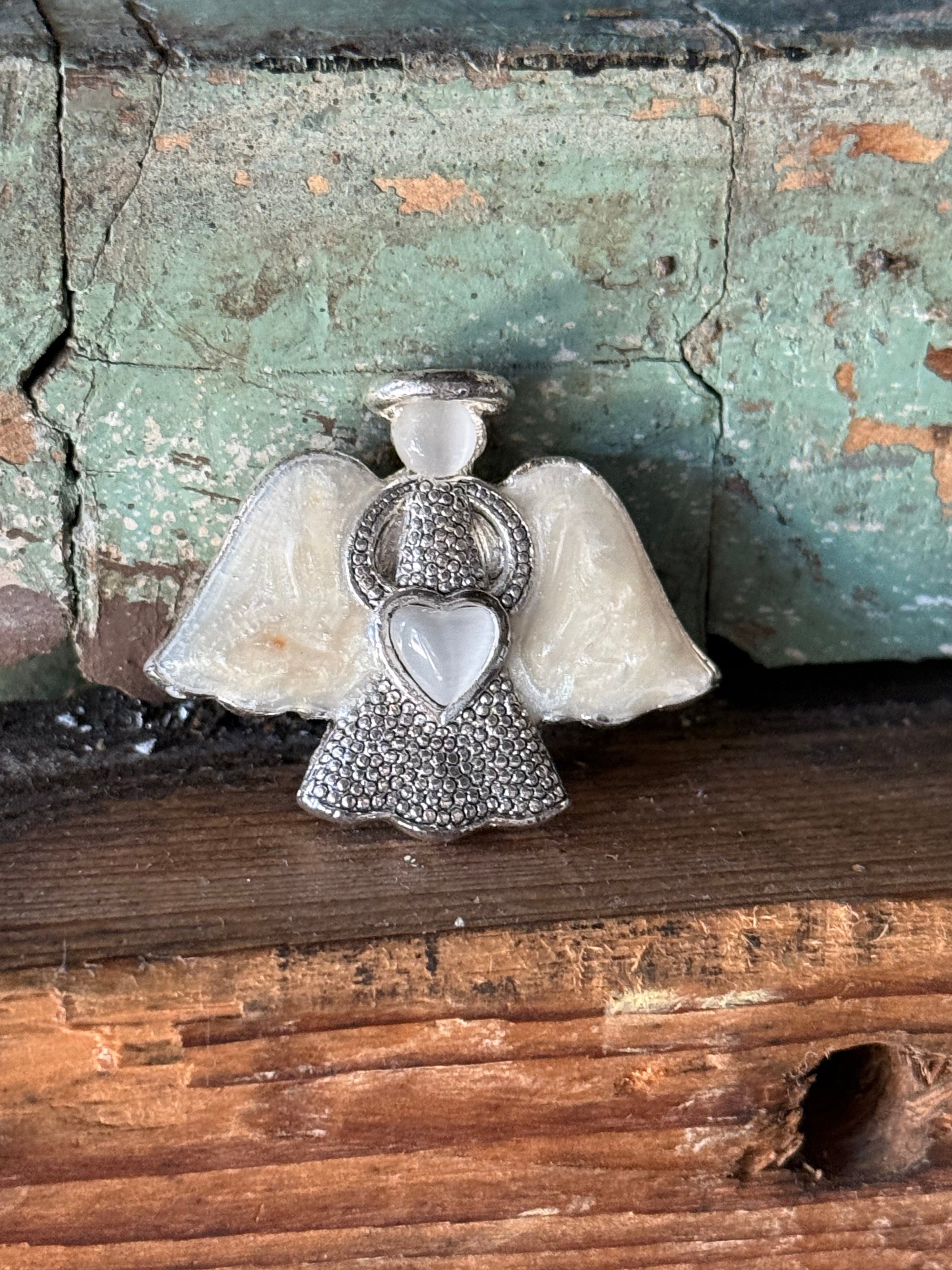 Brooch/Pin Angel Holding Heart Pin