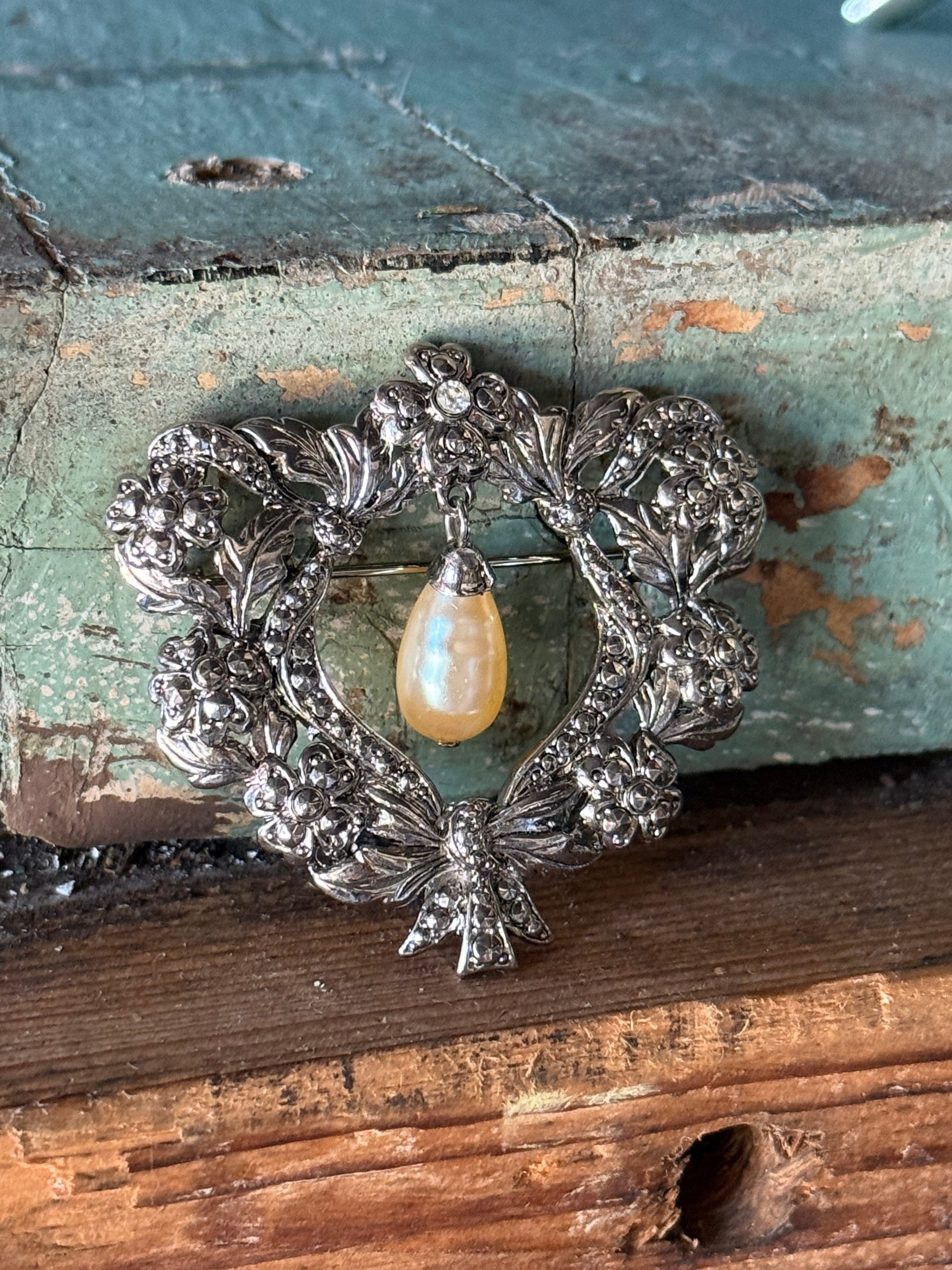 Brooch/Pin Floral Wreath Brooch Pin with a Faux Pearl Drop.