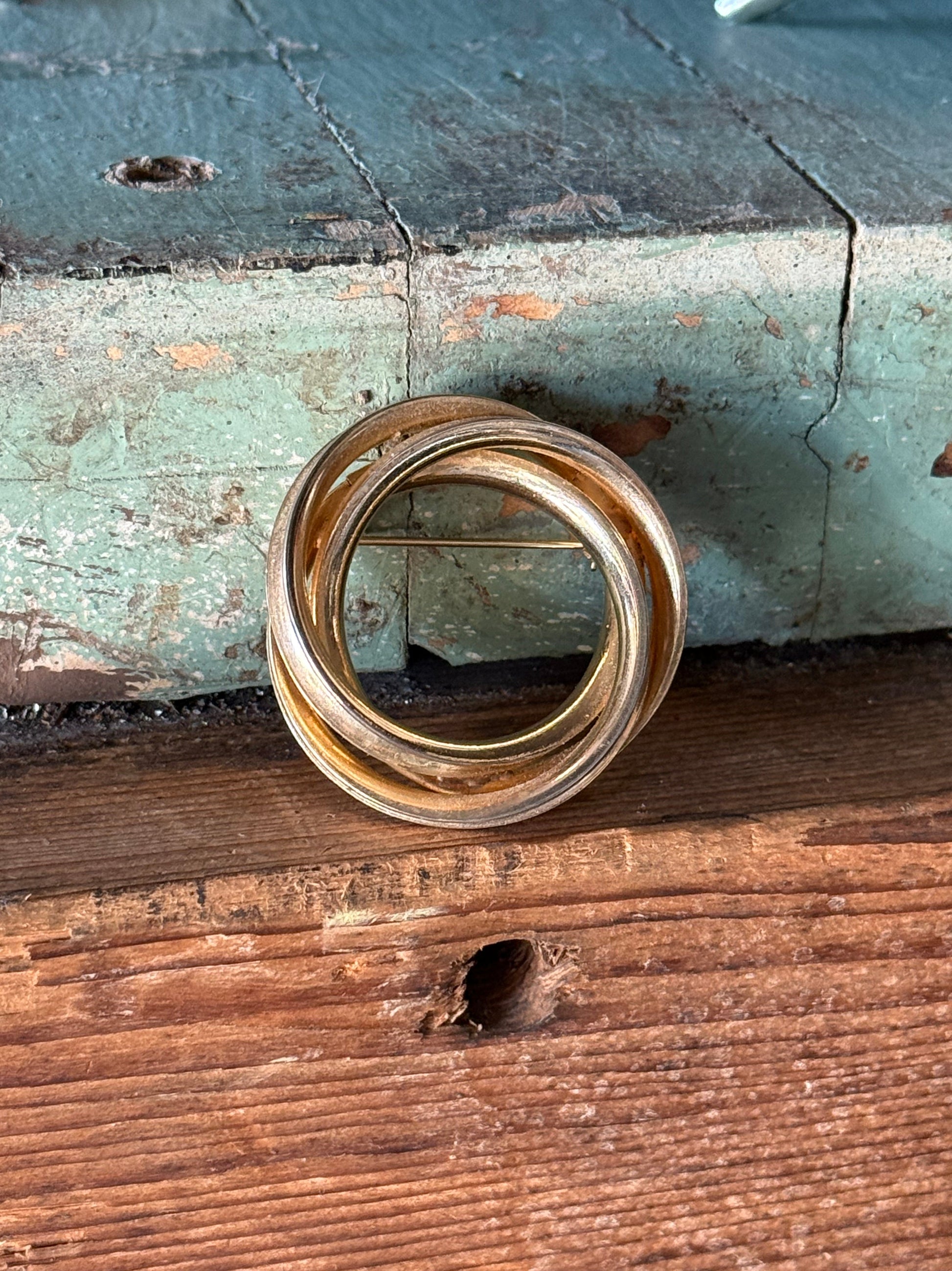 Brooch/Pin Vintage Gold Circular Pin