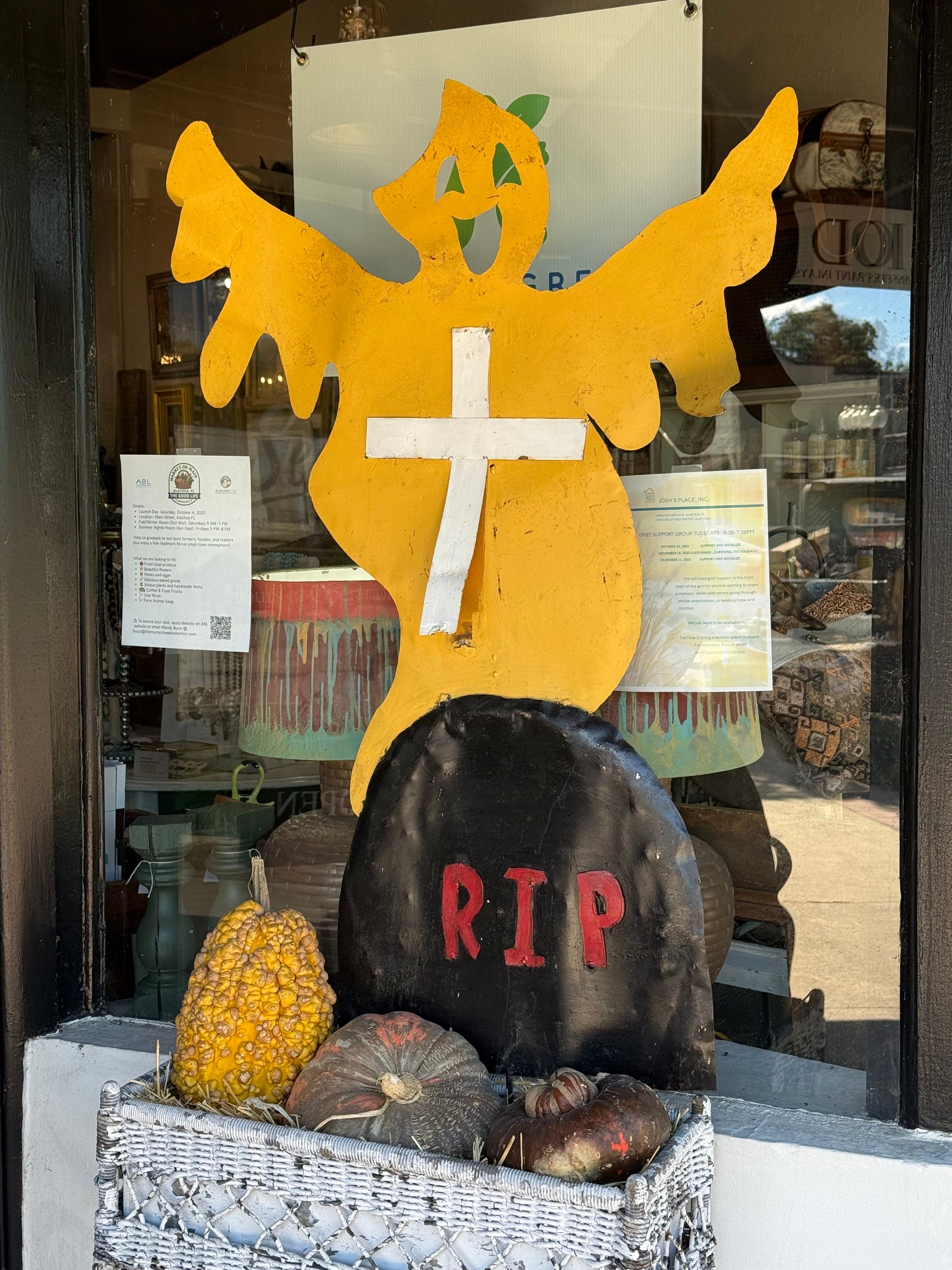 Metal Ghost Yard Sign