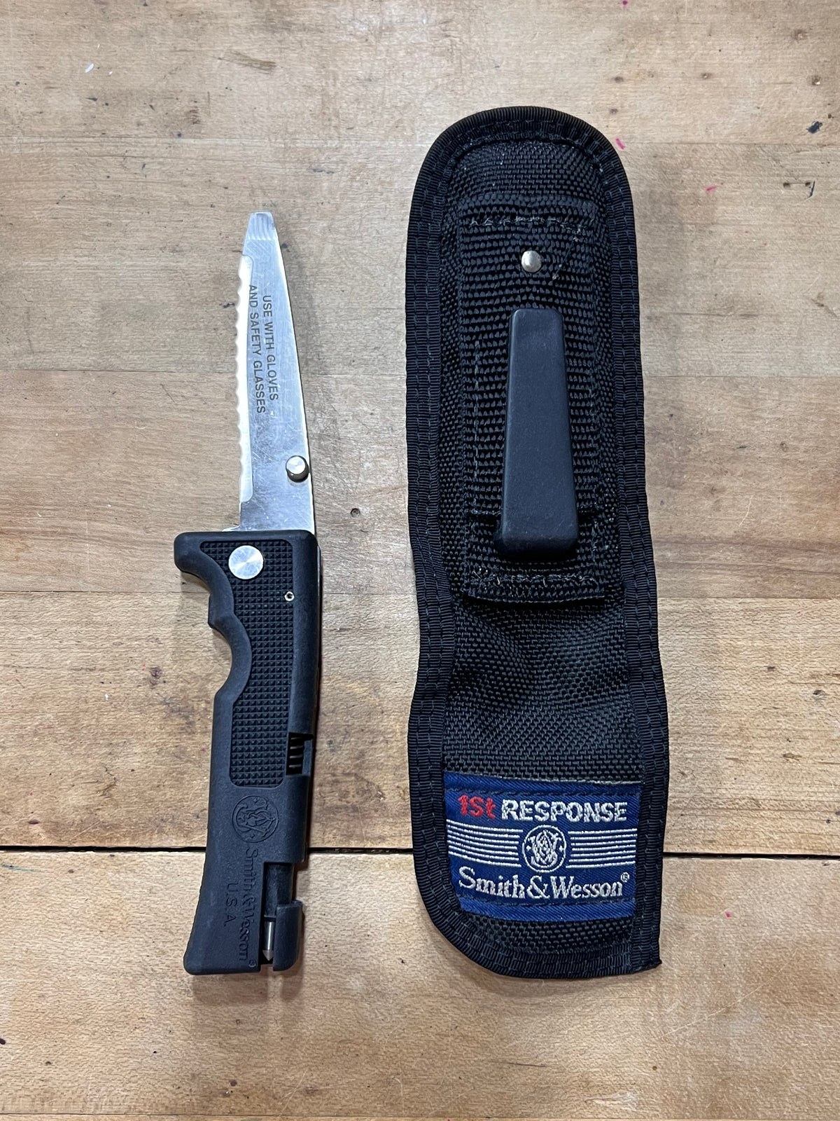 Vintage Smith &amp; Wesson SW911 "1st Response" Rescue Knife with Sheath
