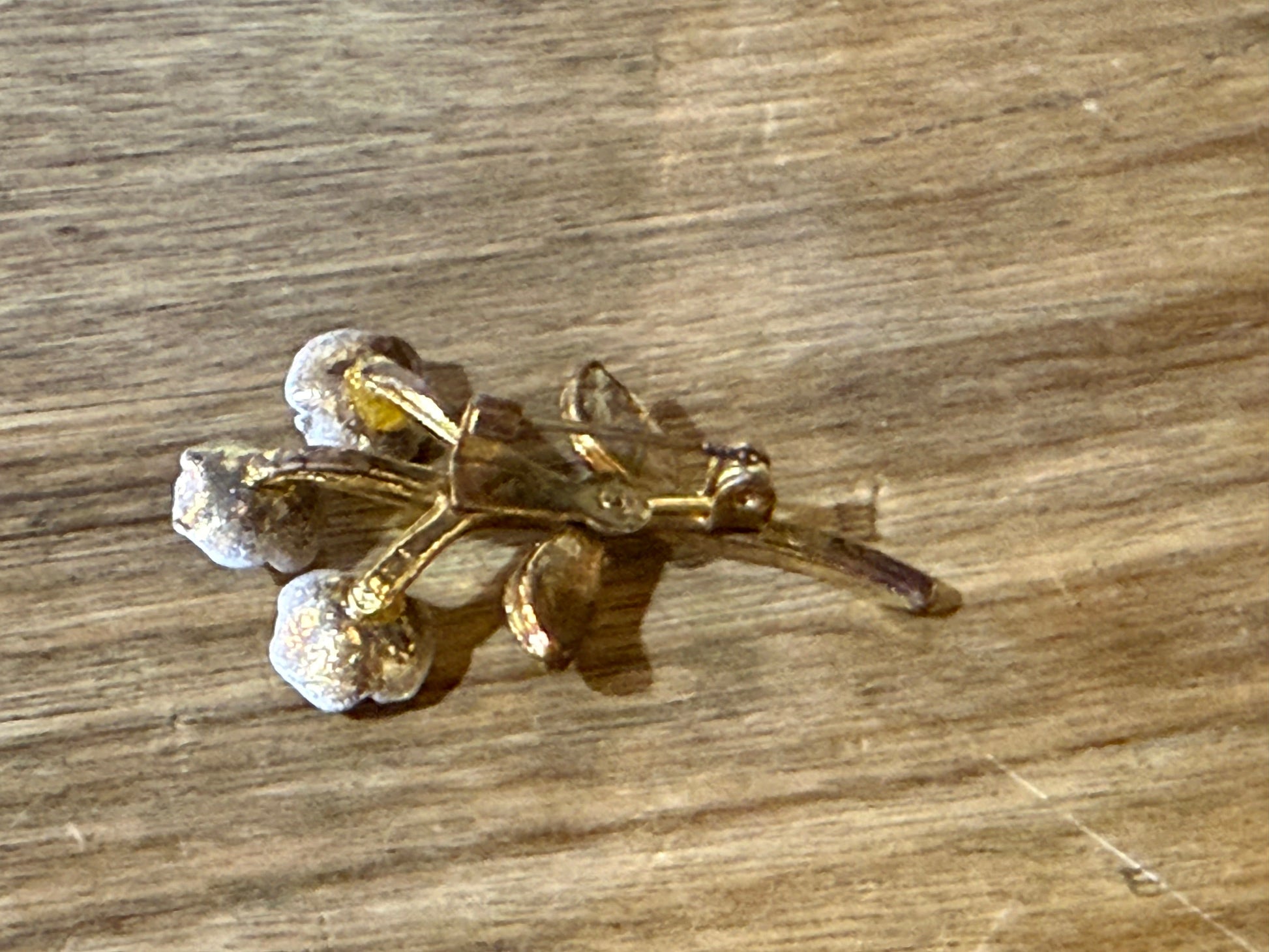 Vintage Rose Bouquet Pin