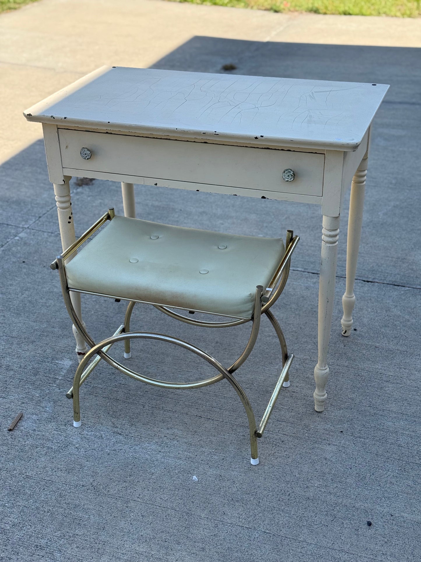 Vintage Cream Vanity or Desk with one Drawer