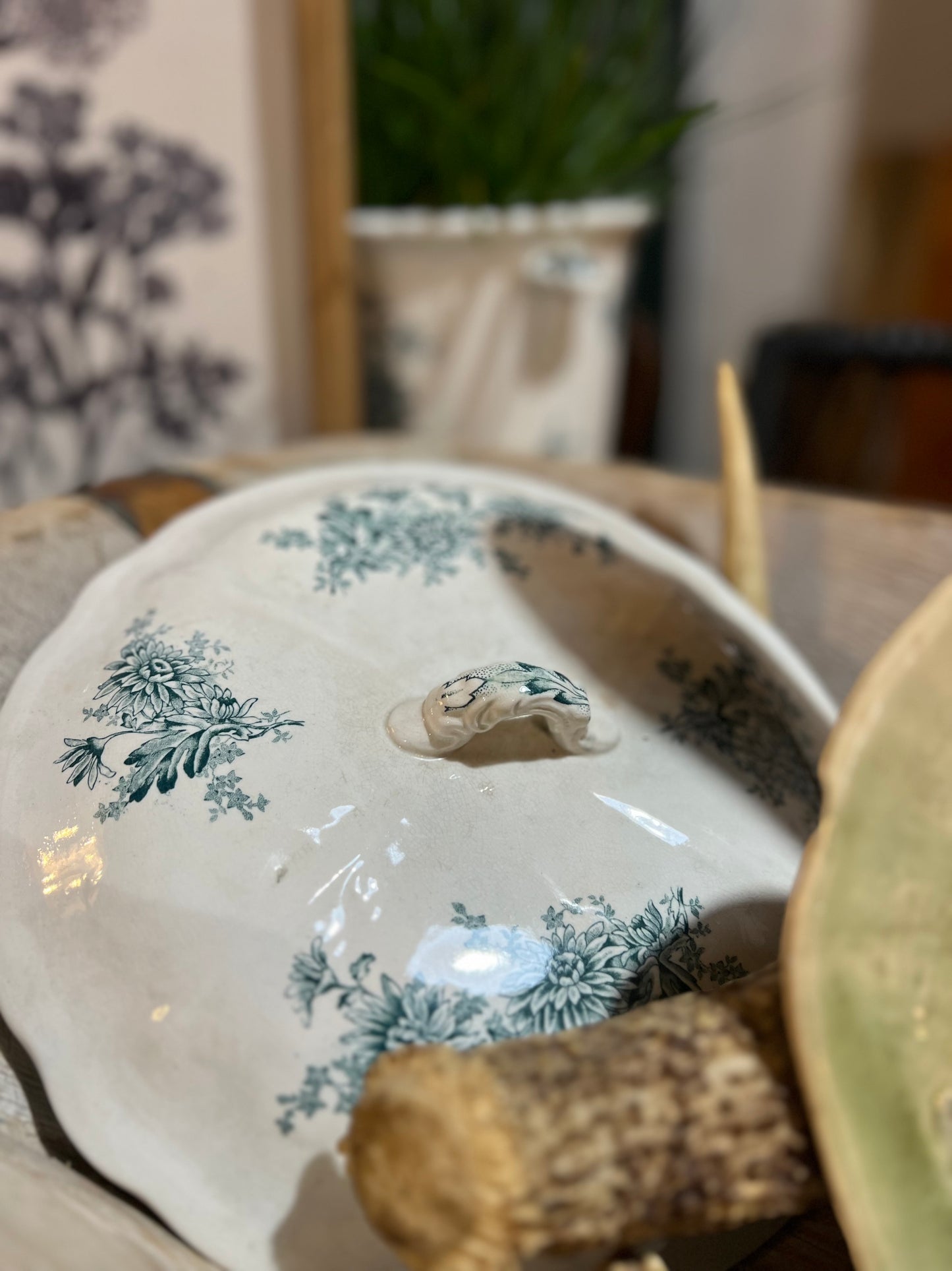 Buffalo Chrysanthemum Ironstone Pot W Lid