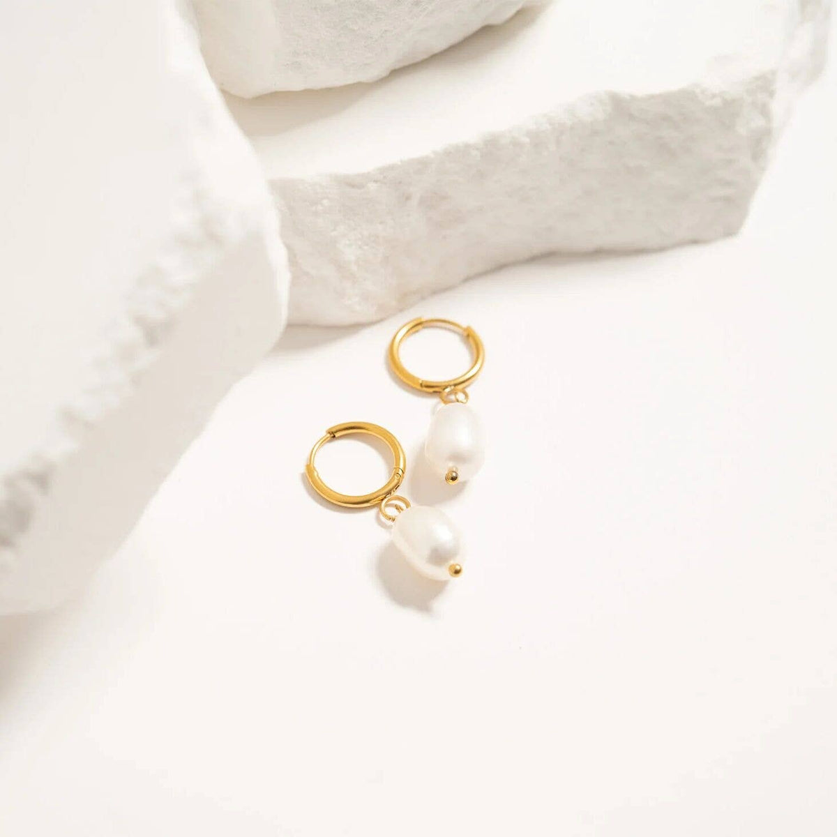 18K Gold PVD Freshwater Pearl Huggie Hoop Earrings: Gold WJW