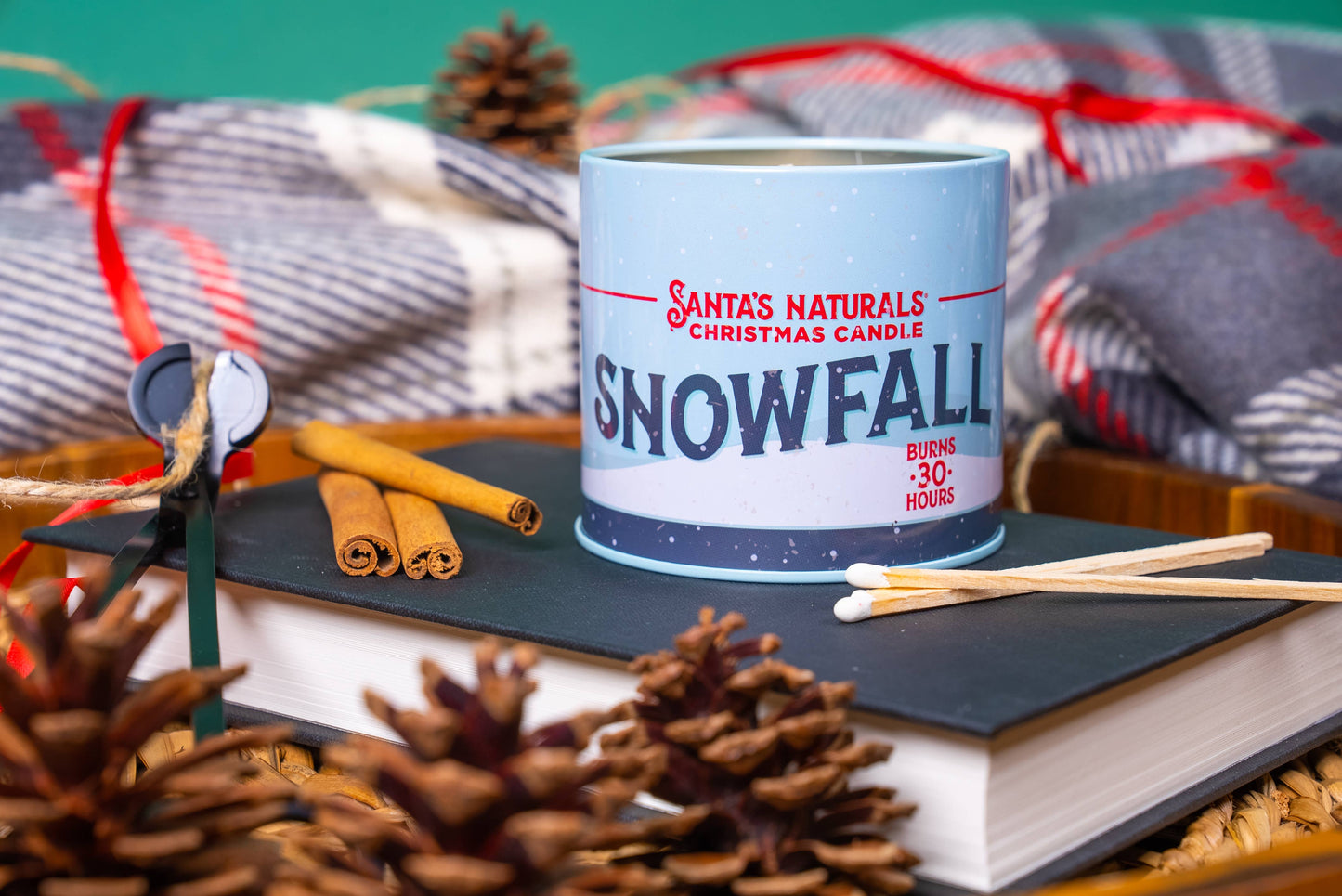 Christmas Candle in Snow Fall 9oz