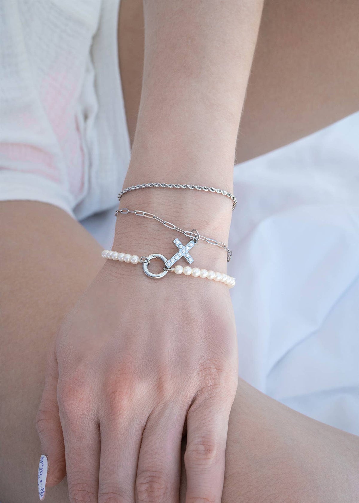 Beaded Pearl Charm Holder Bracelet: White / Stainless WJW