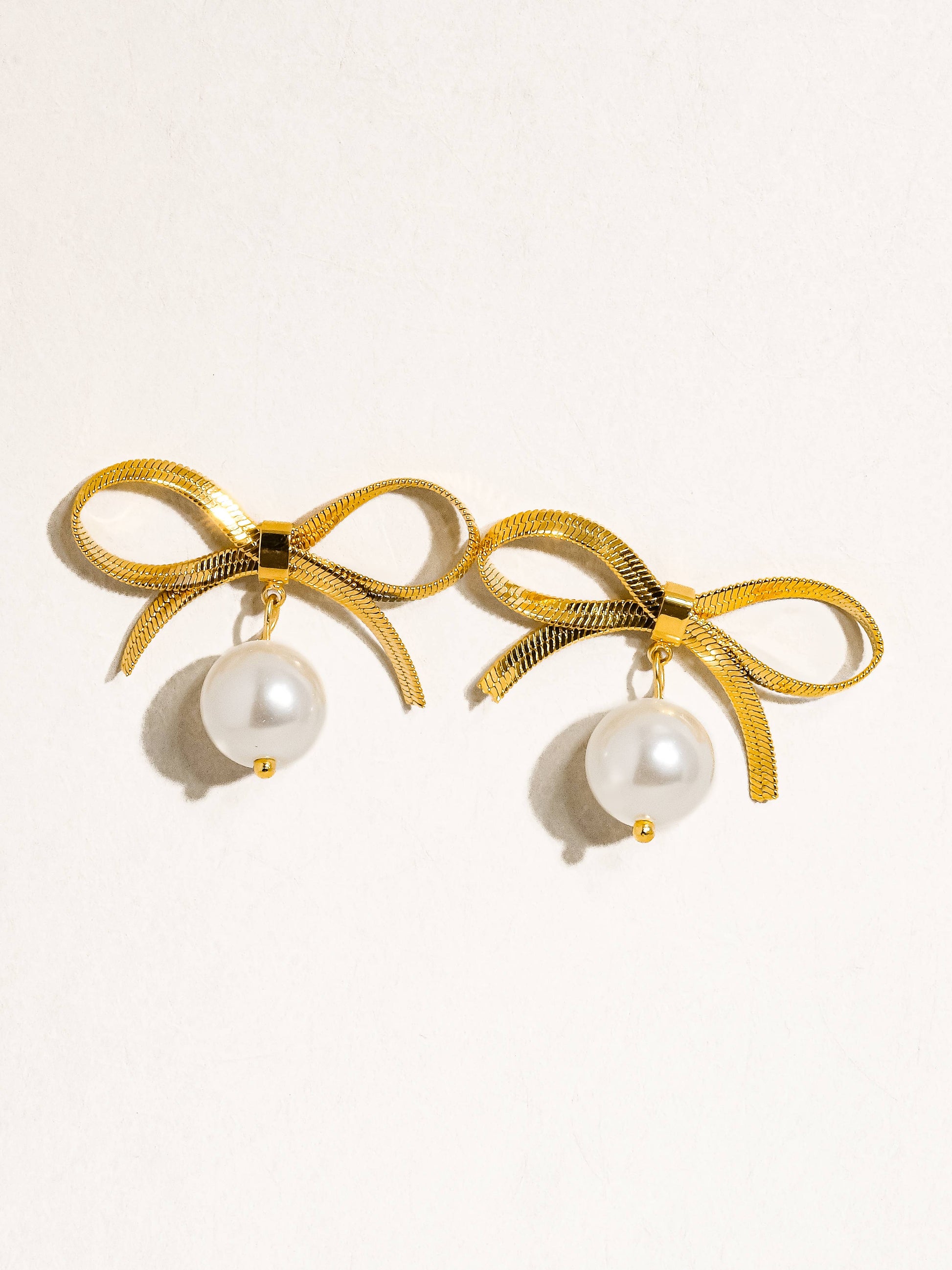 Alice 18K Gold Non-Tarnish Bow Dangle Pearl Earring: Yellow Gold