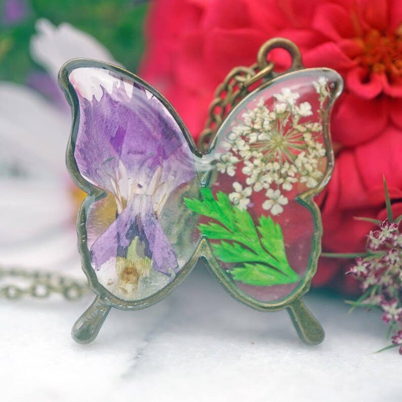 Botanical Butterfly Necklace, Real Pressed Flowers, Butterfly Shaped Pendant, Purple Flower, Lace Flower, Flowers in Resin