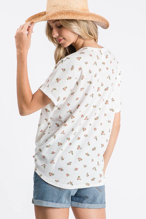 Casual Floral Button-Down Women's Top: Ivory/Lavender