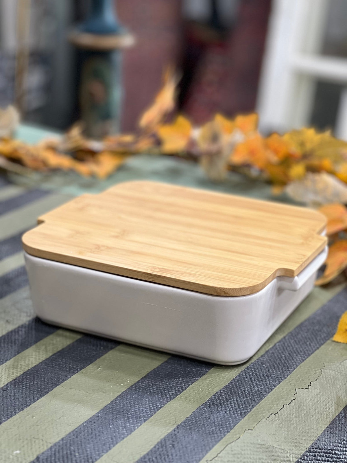 Crofton Square Stoneware Baking Dish with Form-Fitting Bamboo Lid (10" x 9.5")Casserole Dish